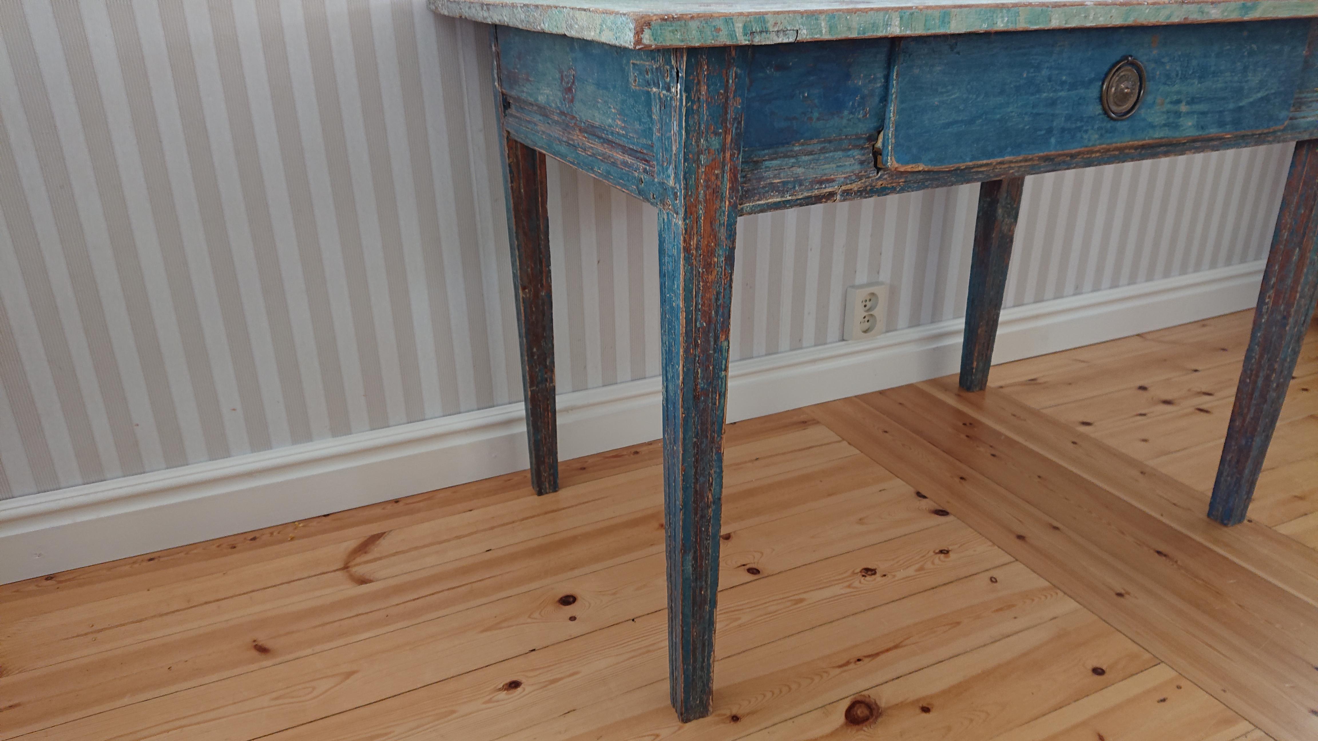 19th Century Swedish Gustavian Desk with Original Paint In Good Condition For Sale In Boden, SE