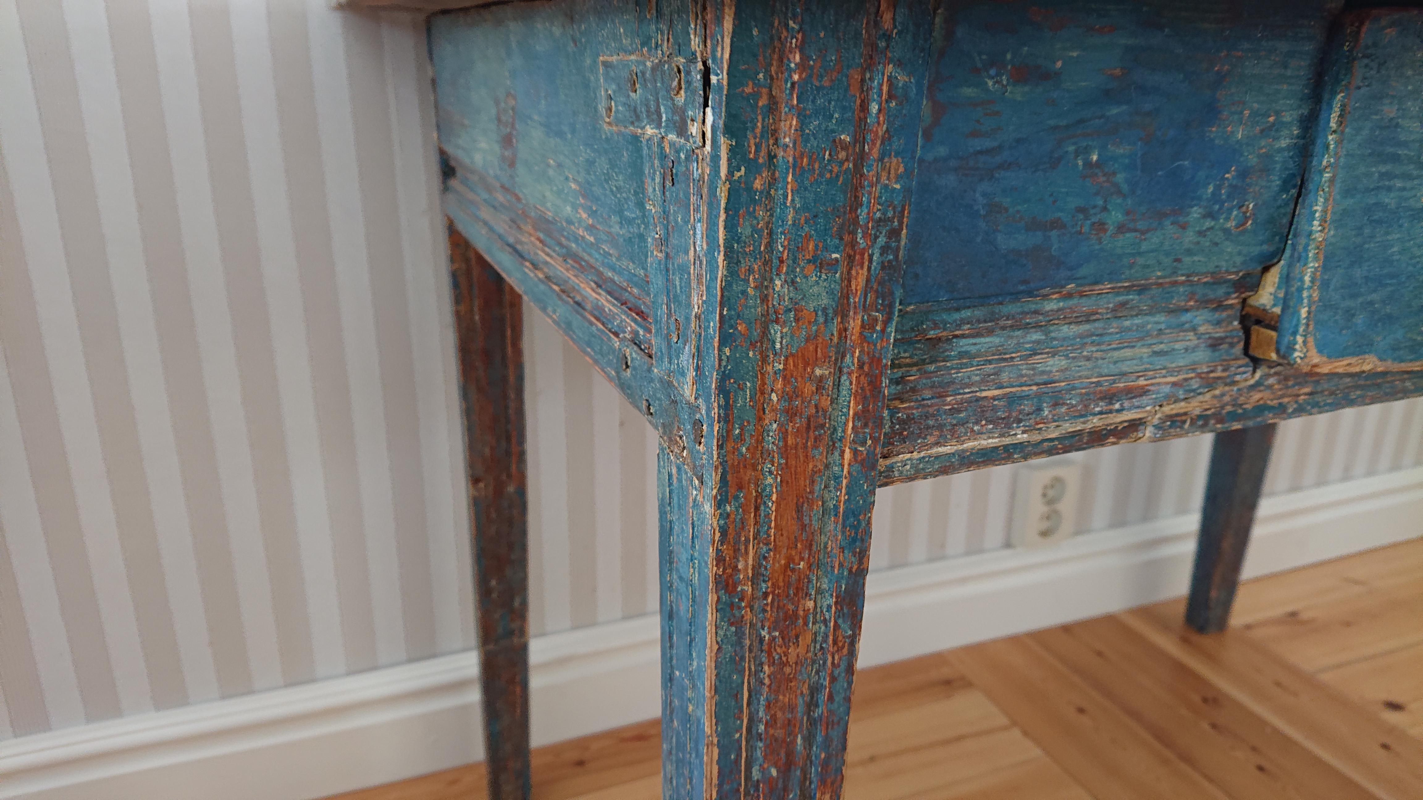Pine 19th Century Swedish Gustavian Desk with Original Paint For Sale