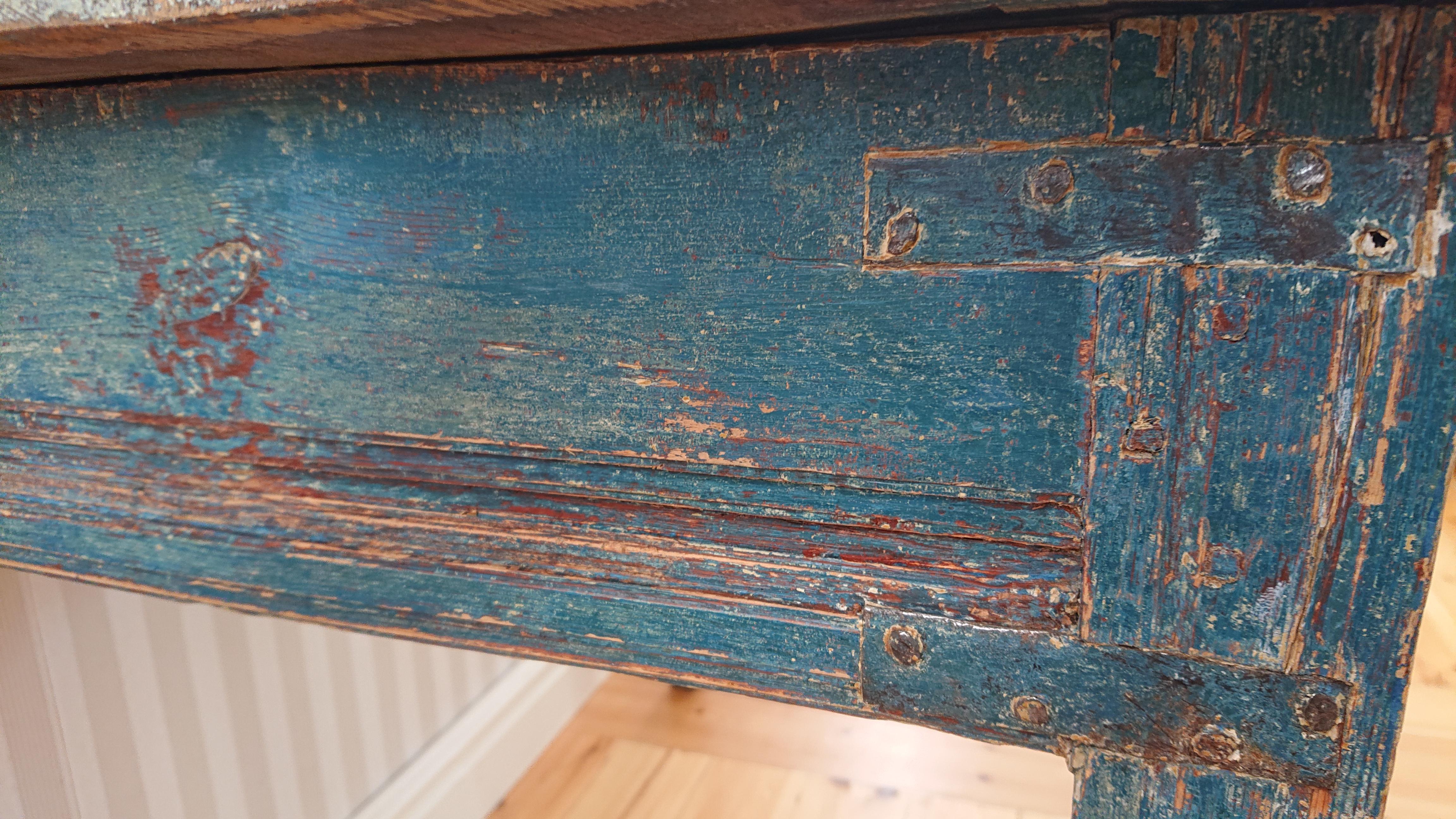 19th Century Swedish Gustavian Desk with Original Paint For Sale 2