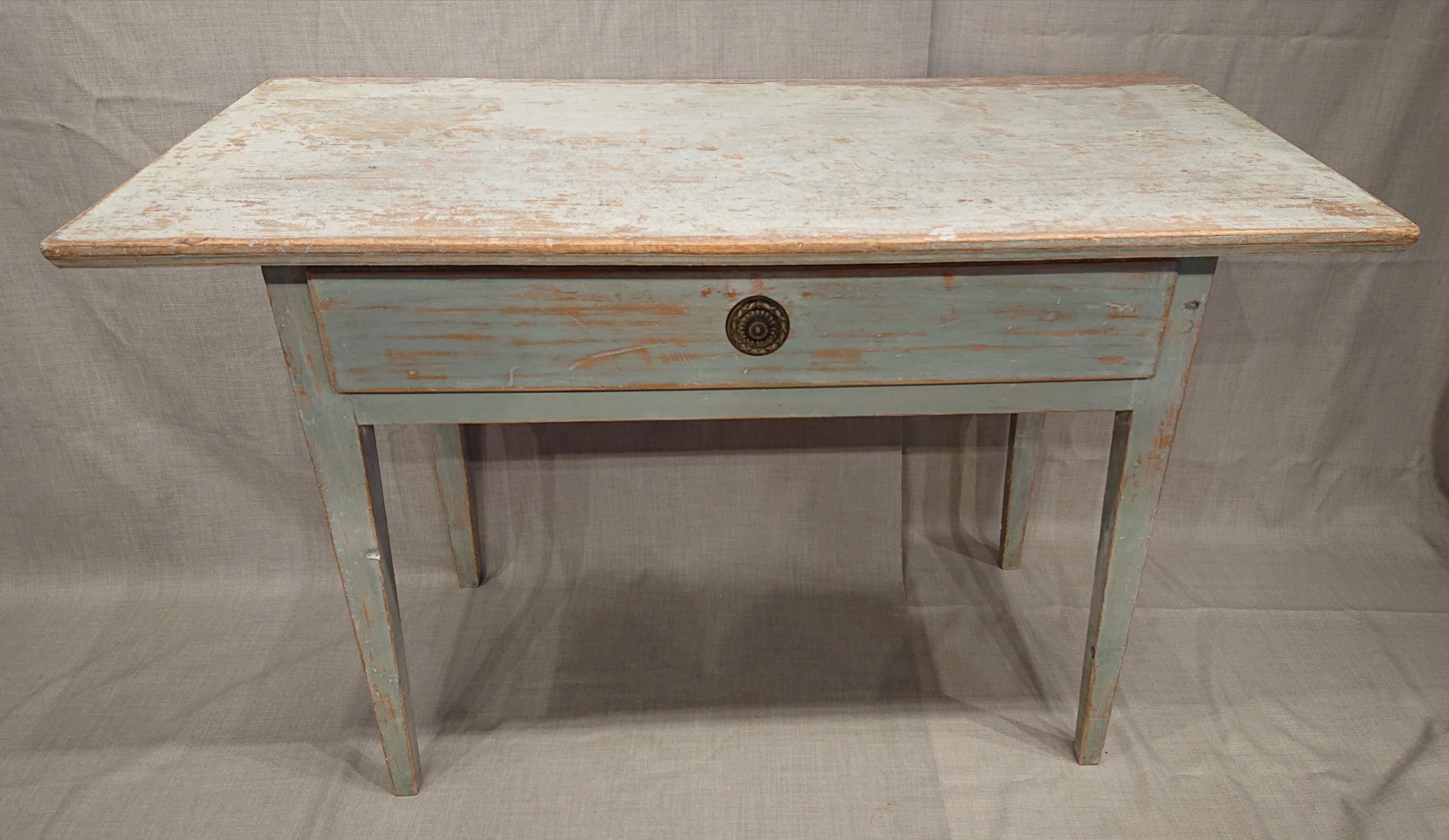 19th century Swedish Gustavian desk from Buddbyn Boden Norrbotten, Northern Sweden.
The desk is handscraped to its original color.
Hardware period but not original to the piece.
Made in painted pine.

