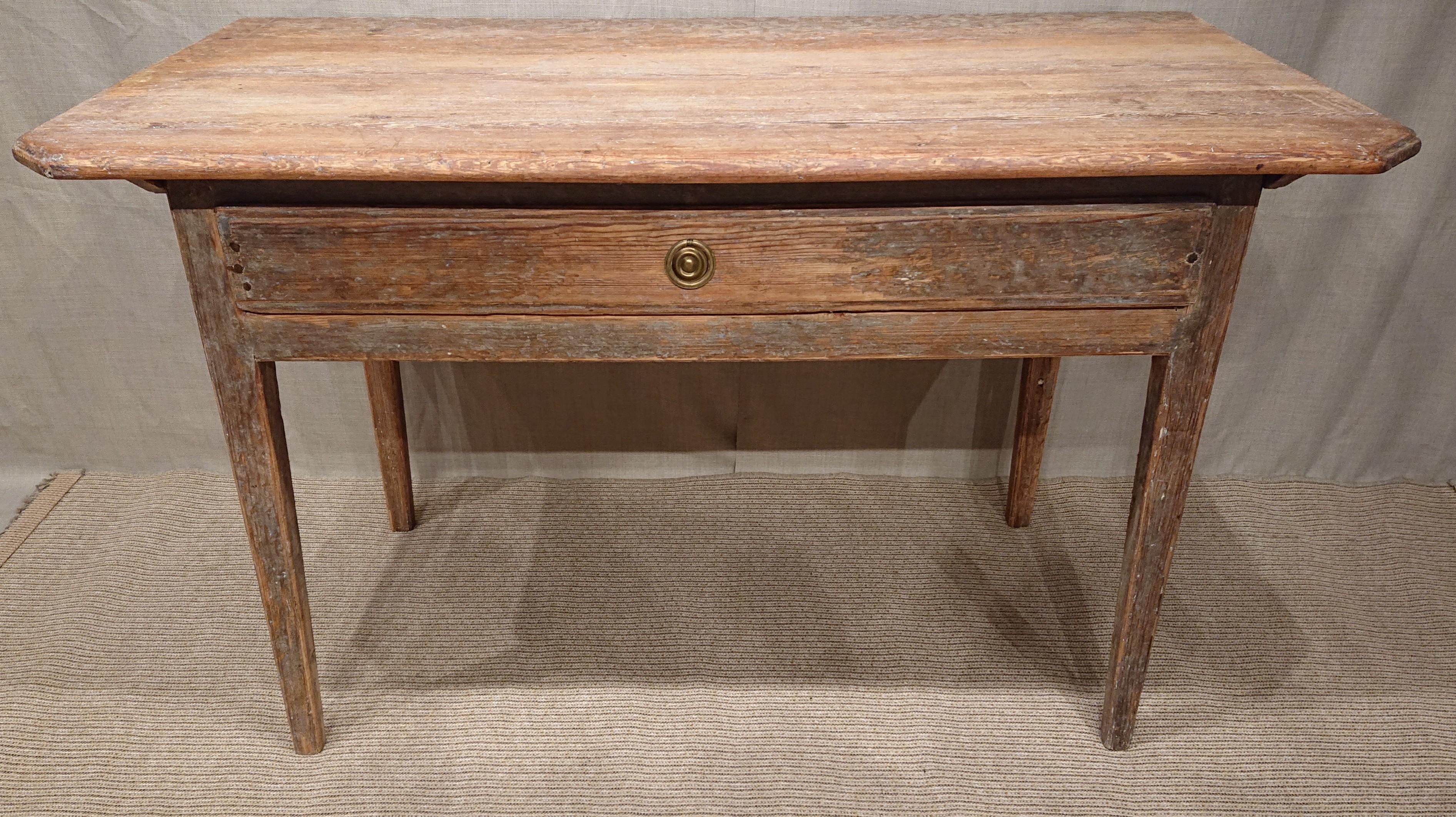 19th Century Swedish Gustavian Desk with Originalpaint For Sale 1