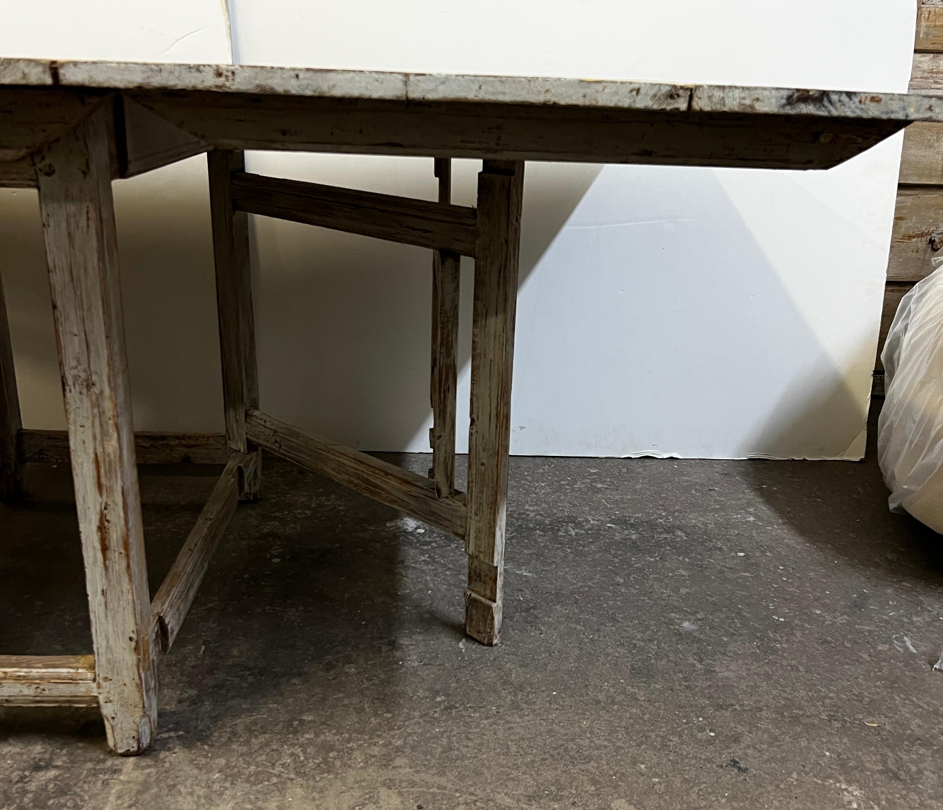 19th Century Swedish Gustavian Drop Leaf Table For Sale 1