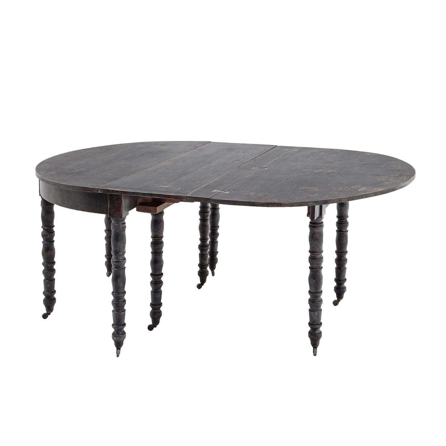 Schwedischer gustavianischer ausziehbarer antiker Kiefer-Esszimmertisch aus dem 19. (Gustavianisch) im Angebot