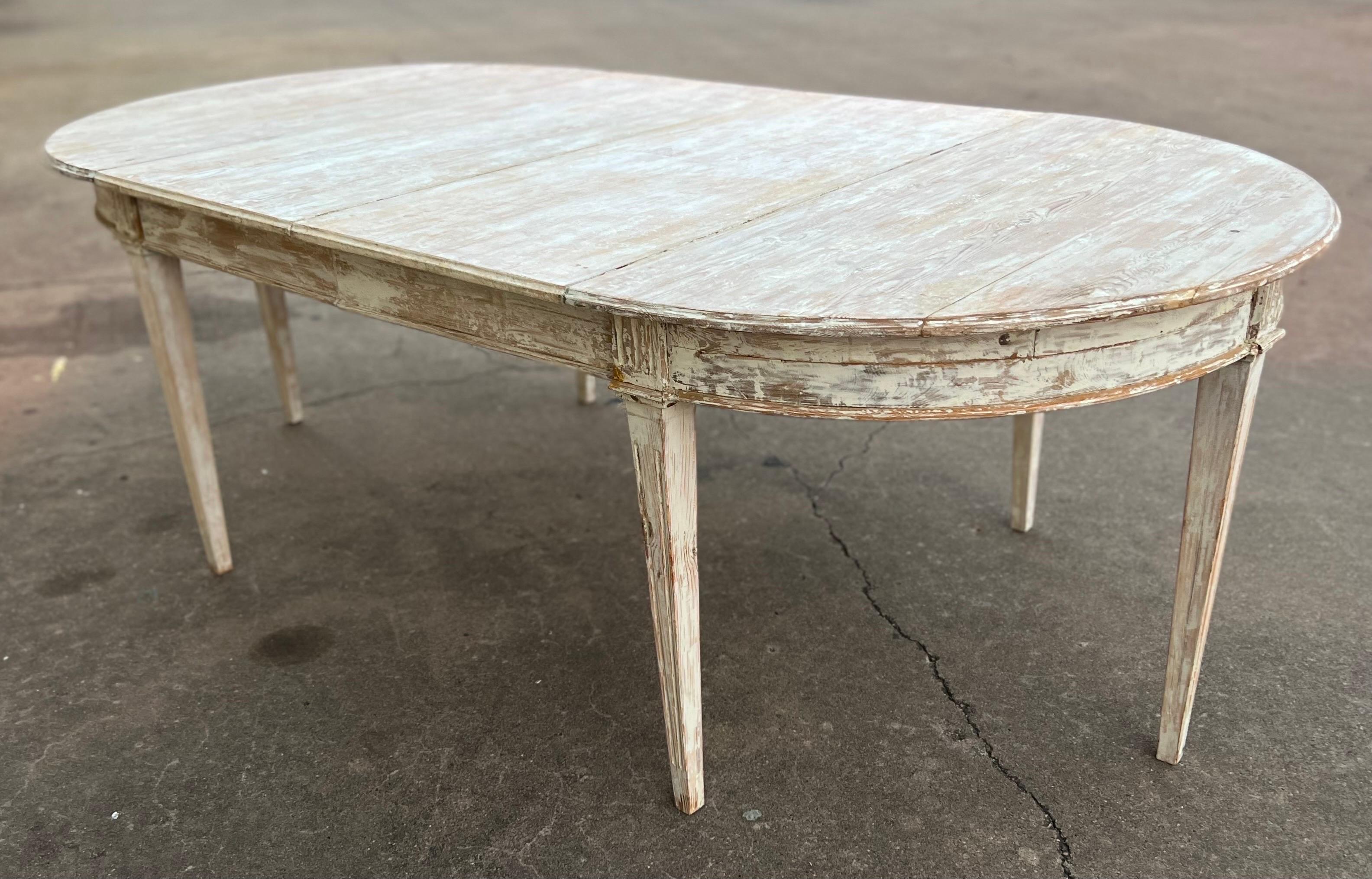 19th Century Swedish Gustavian Extendable Dining Table In Good Condition In San Angelo, TX