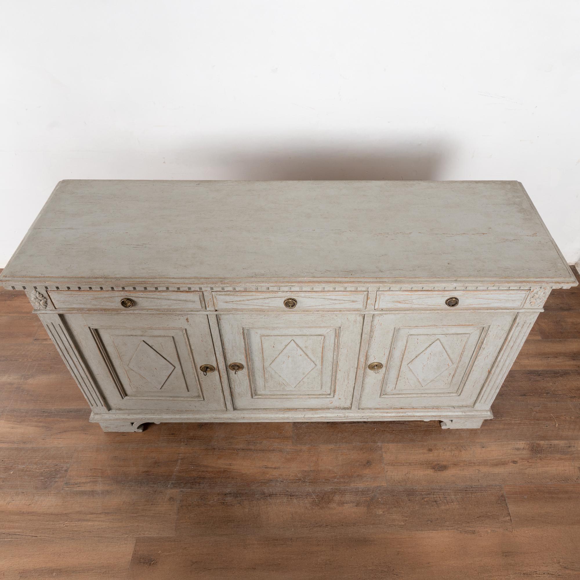19th Century Swedish Gustavian Gray Painted Sideboard Buffet Console For Sale 1