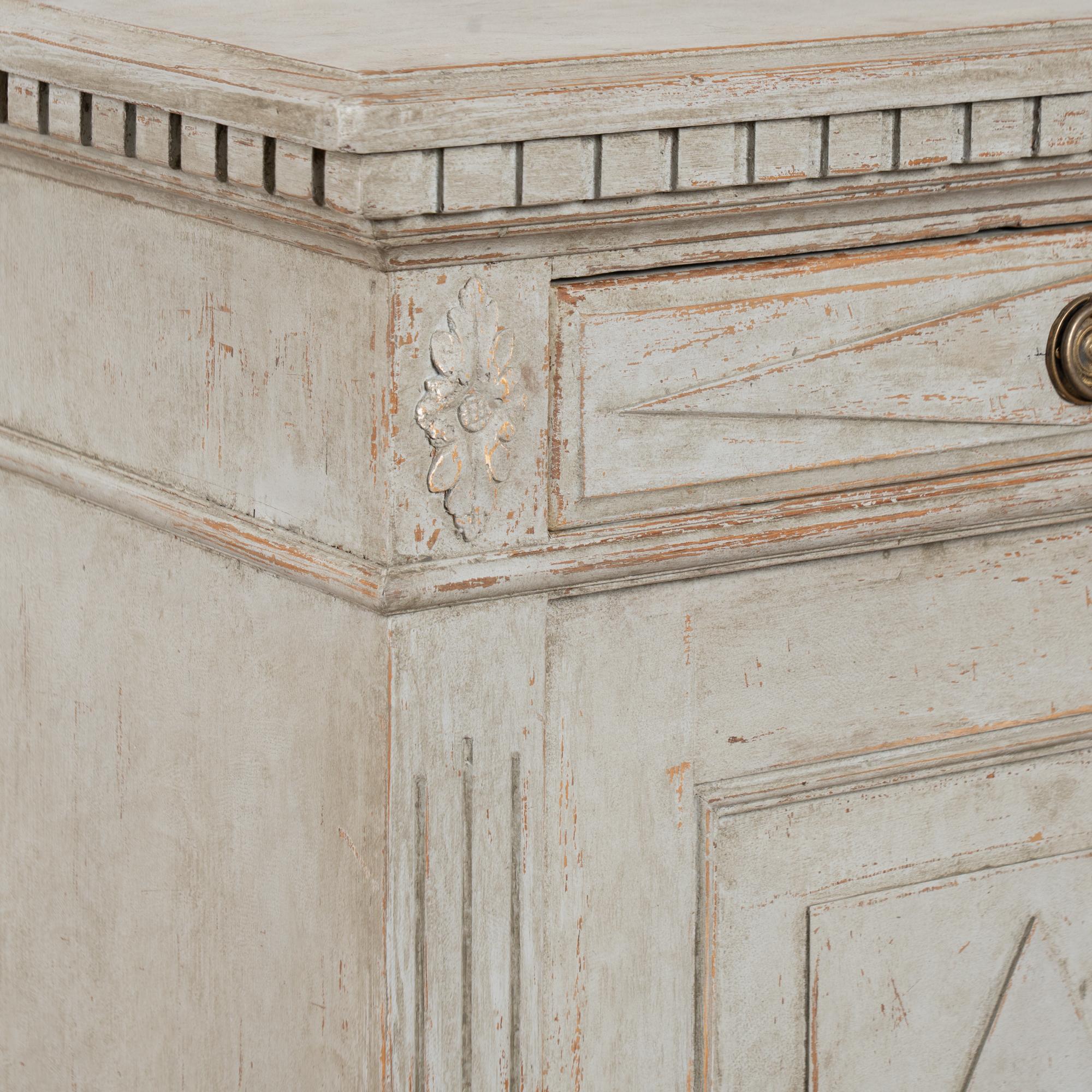 19th Century Swedish Gustavian Gray Painted Sideboard Buffet Console For Sale 5