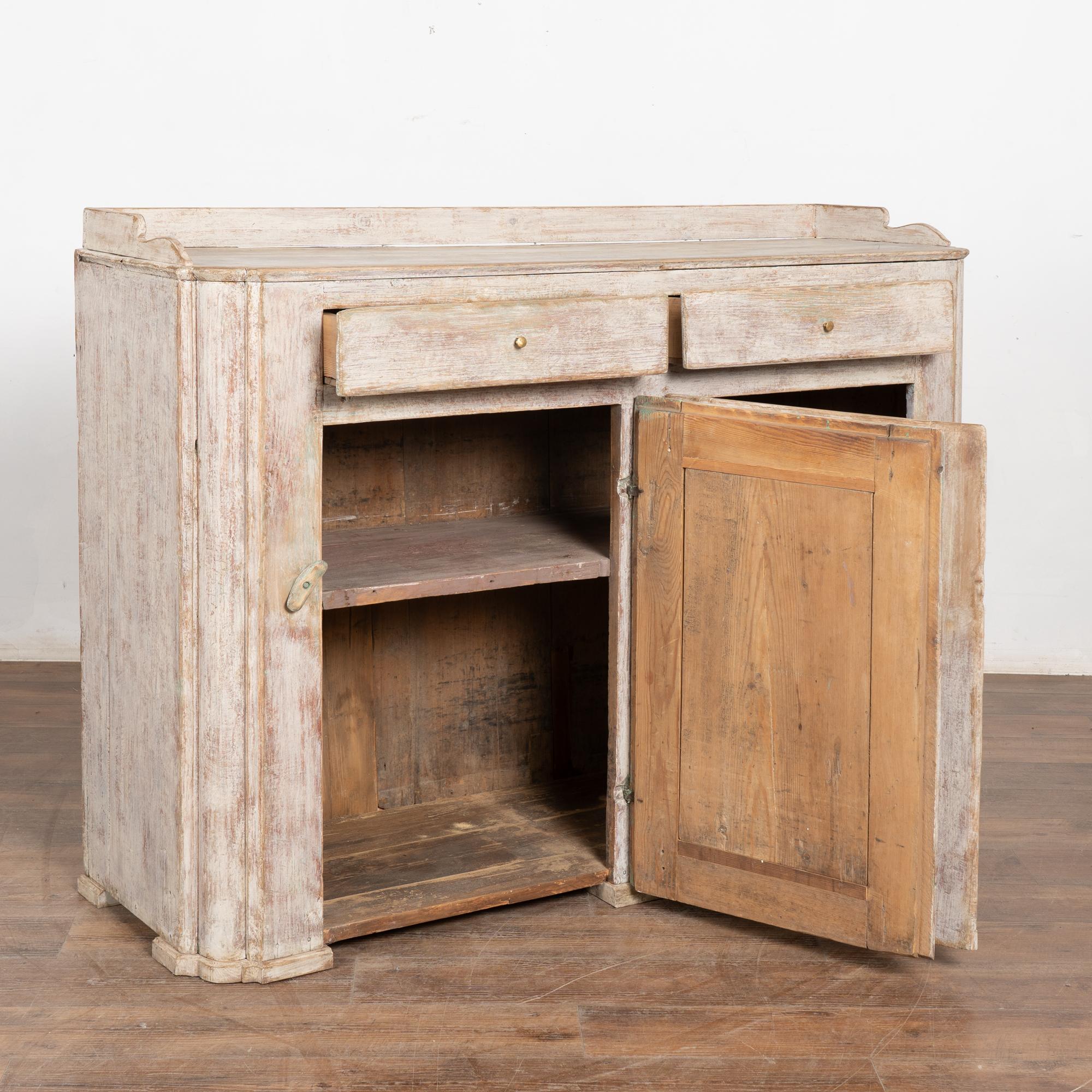 Gustavien Buffet en pin gris suédois gustavien du 19e siècle en vente