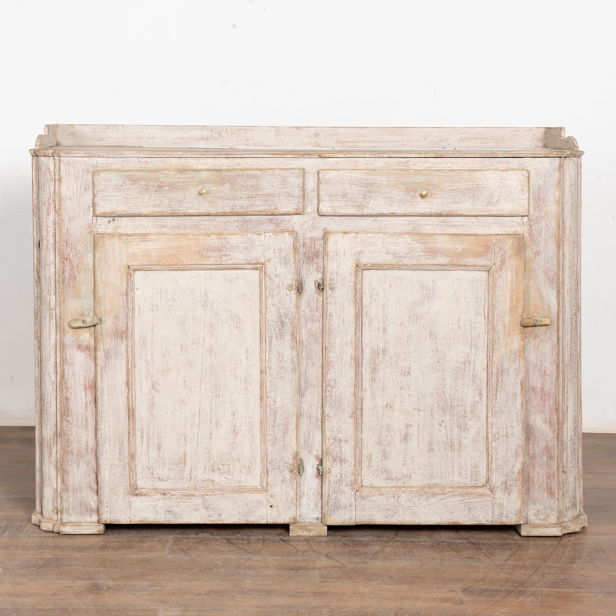 Suédois Buffet en pin gris suédois gustavien du 19e siècle en vente