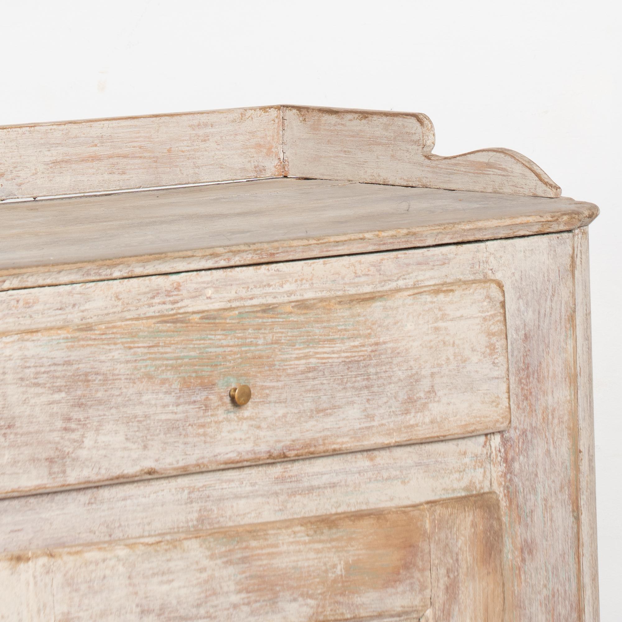 Buffet en pin gris suédois gustavien du 19e siècle en vente 2