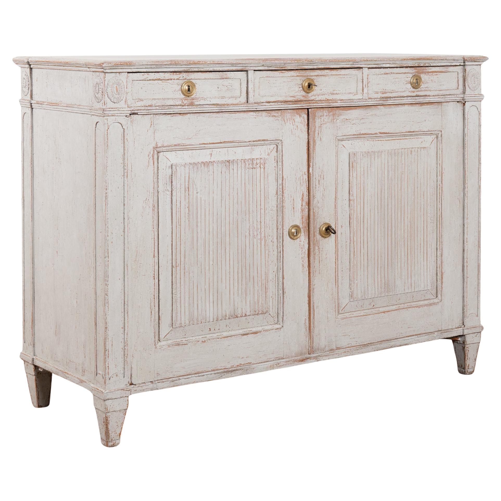 Credenza svedese gustaviana del XIX secolo in pino grigio, armadio buffet in vendita