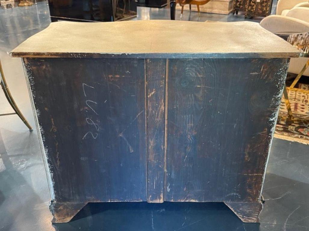 Gustavien Coffre gris suédois gustavien du 19e siècle en vente