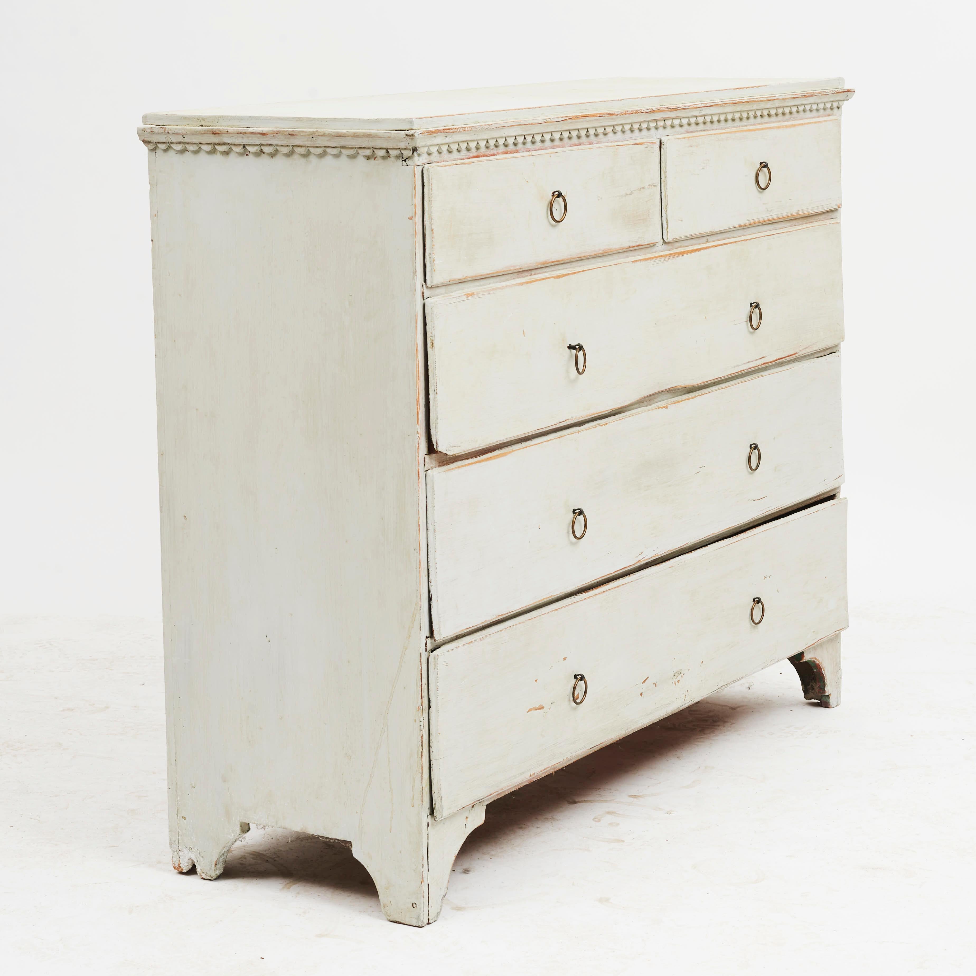 19th Century Swedish Gustavian Grey/ White Painted Commode/ Chest of Drawers In Good Condition In Kastrup, DK