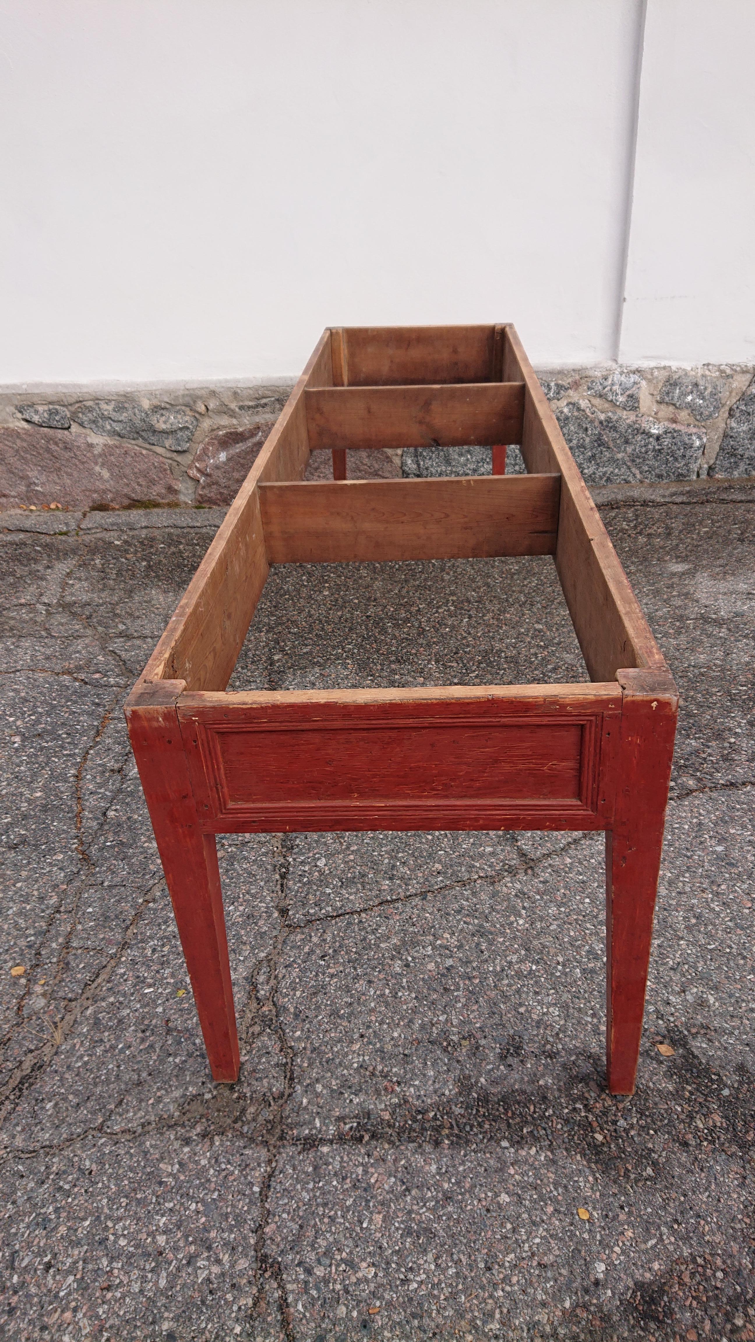 Table longue gustavienne suédoise du 19ème siècle peinture d'origine de table en vente 3