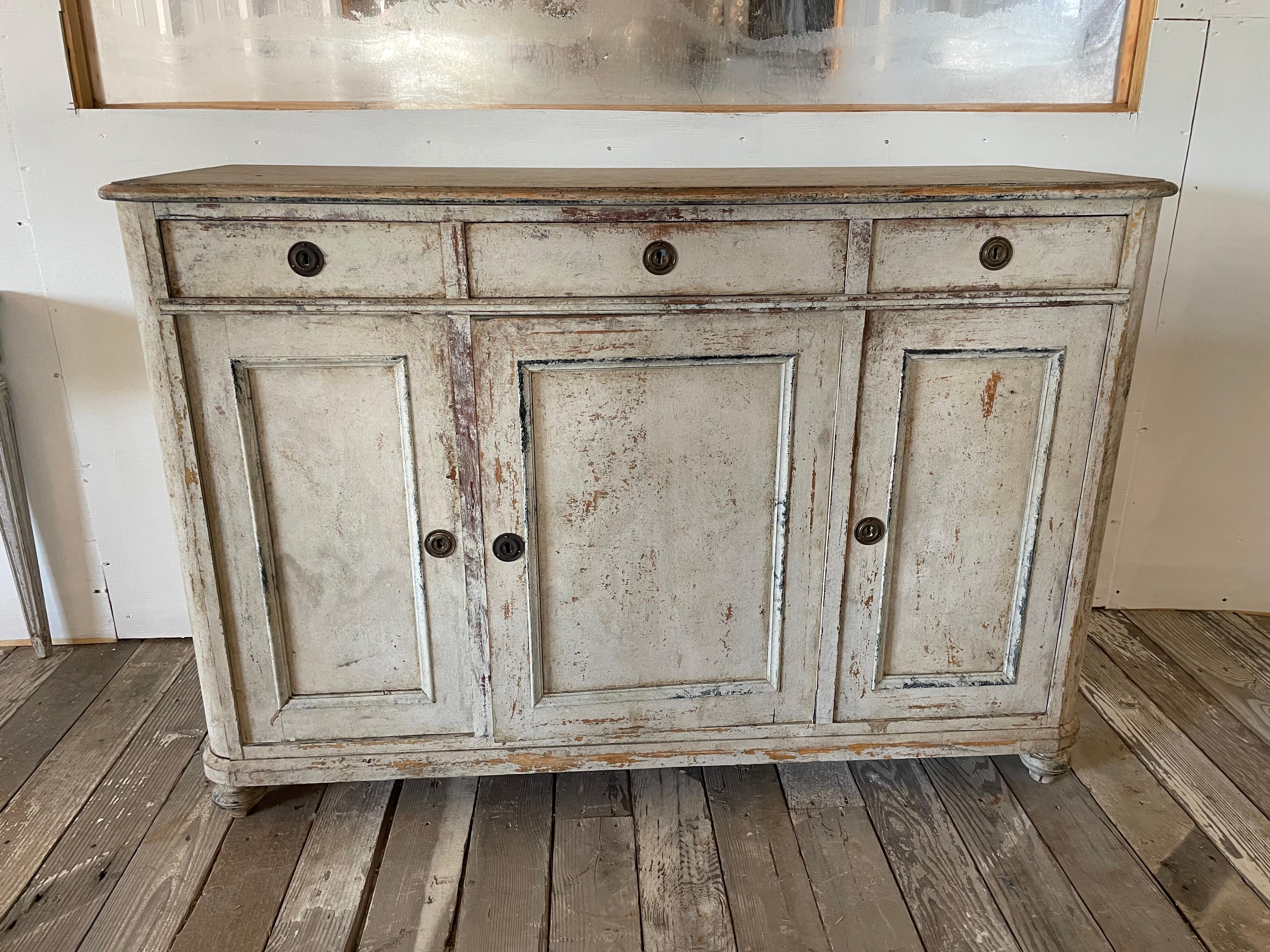 19th Century Swedish Gustavian Minimalist Buffet In Good Condition For Sale In San Angelo, TX