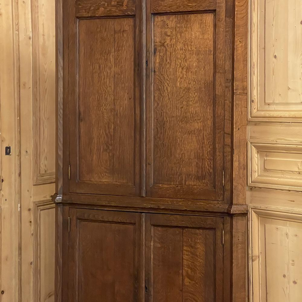 Armoire d'angle néoclassique suédoise du 19ème siècle de style gustavien en vente 8