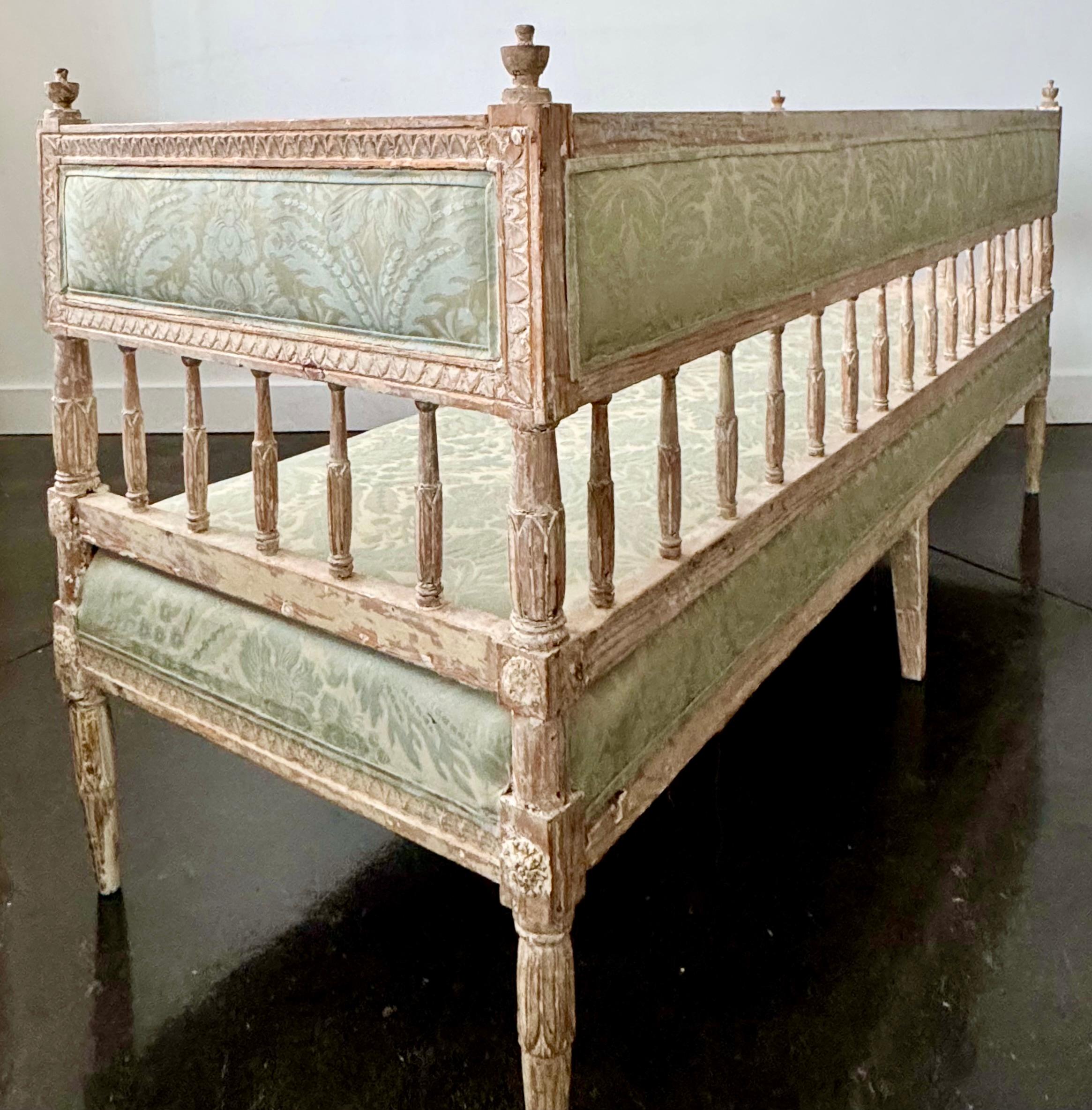 Sofá Settee de la época Gustaviana / Neoclásica sueca del siglo XIX Sueco en venta