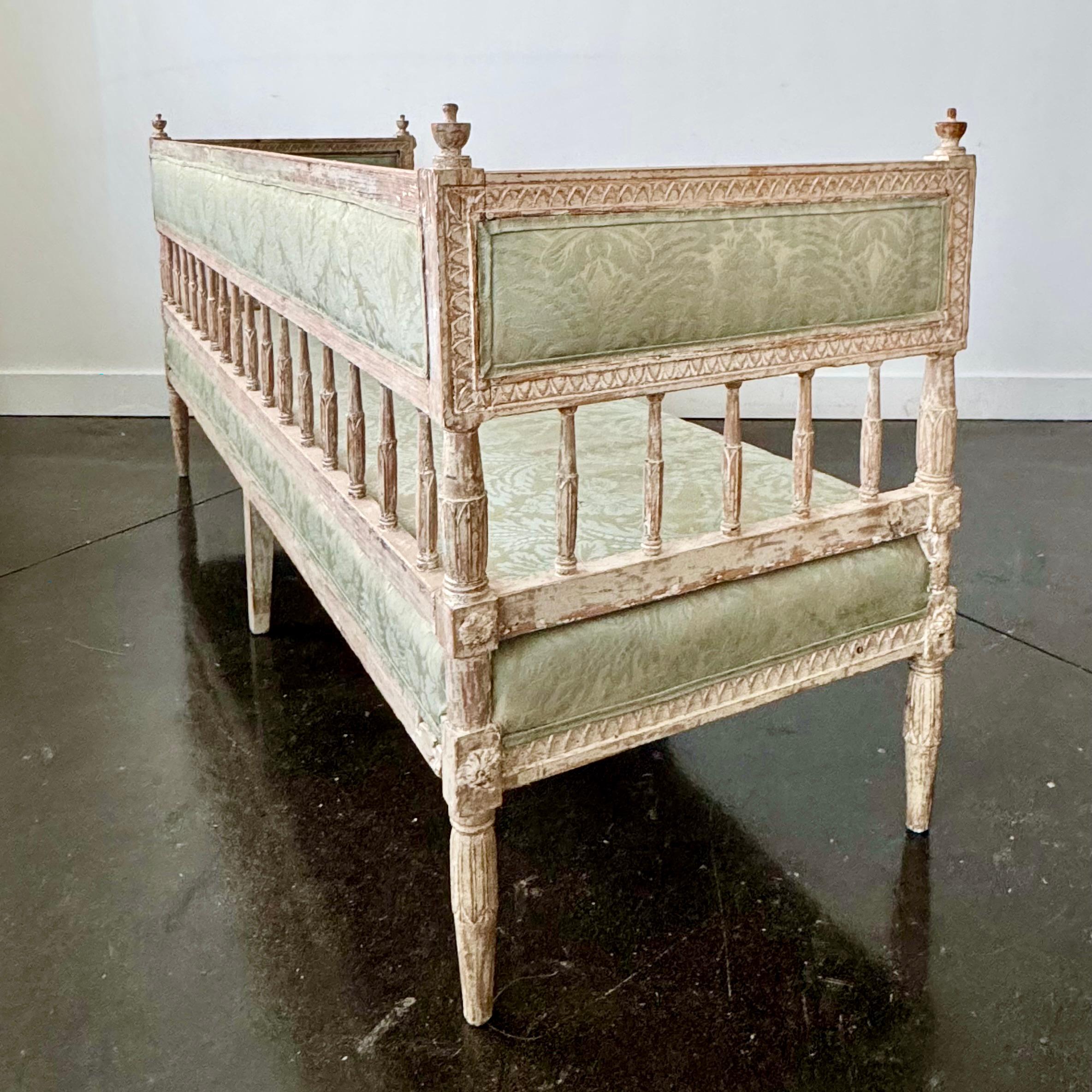 Sofá Settee de la época Gustaviana / Neoclásica sueca del siglo XIX en Bueno estado para la venta en Charleston, SC