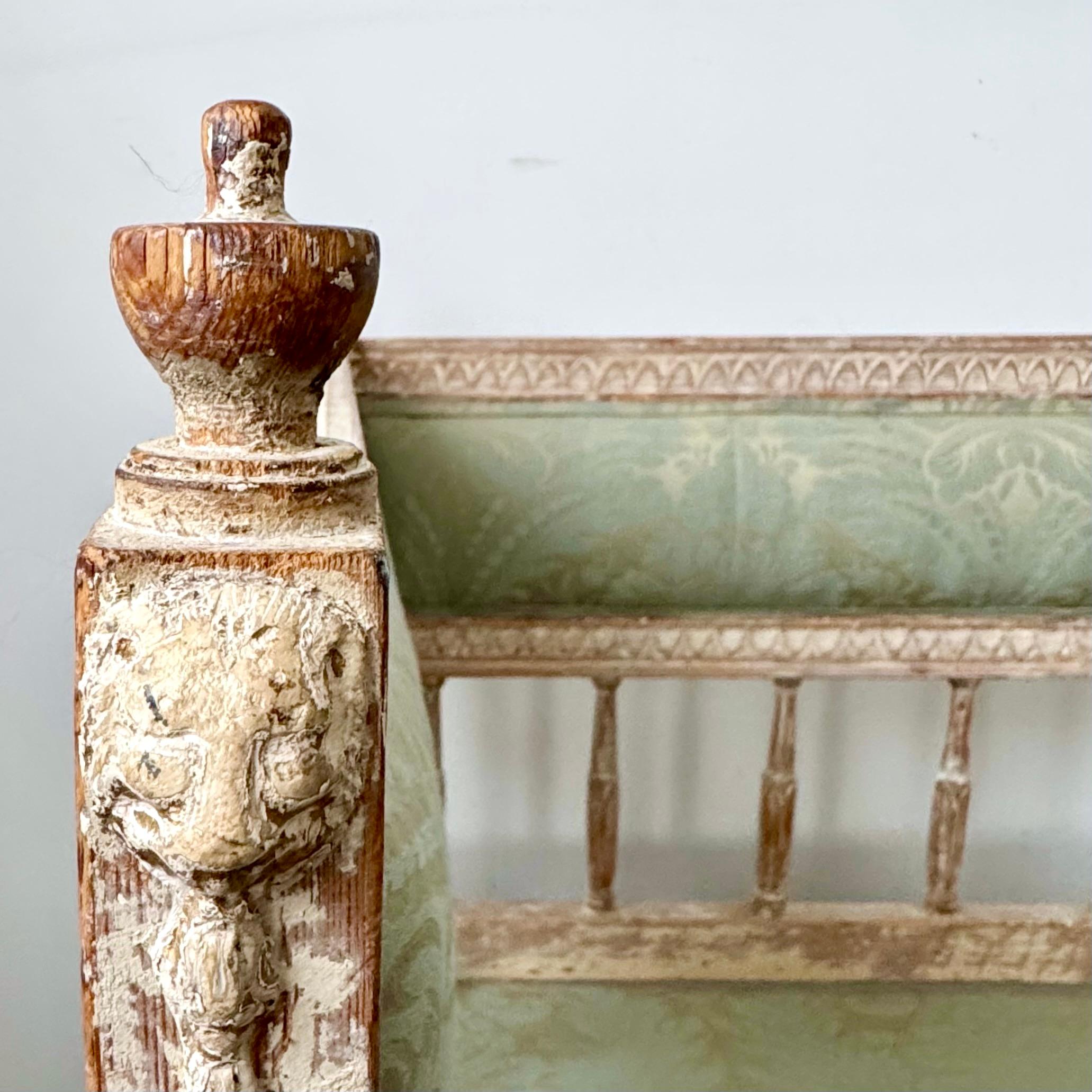Sofá Settee de la época Gustaviana / Neoclásica sueca del siglo XIX en venta 2
