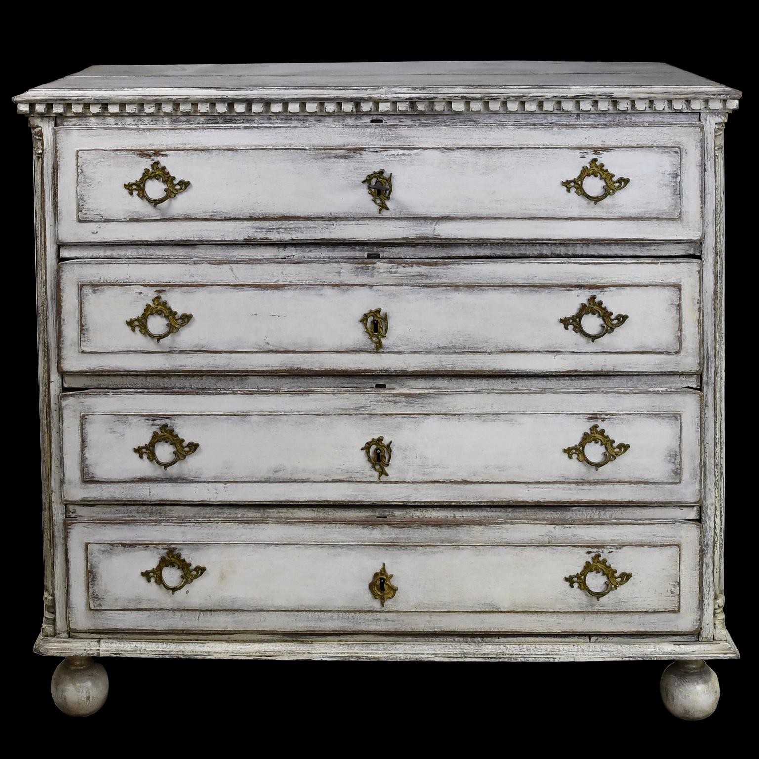 A lovely Swedish painted chest of drawers in oak with dental molding along ridge of top and half-corner columns extending from original turned feet to underside of molding. Has original brass pulls & key plates, with original locks and one original