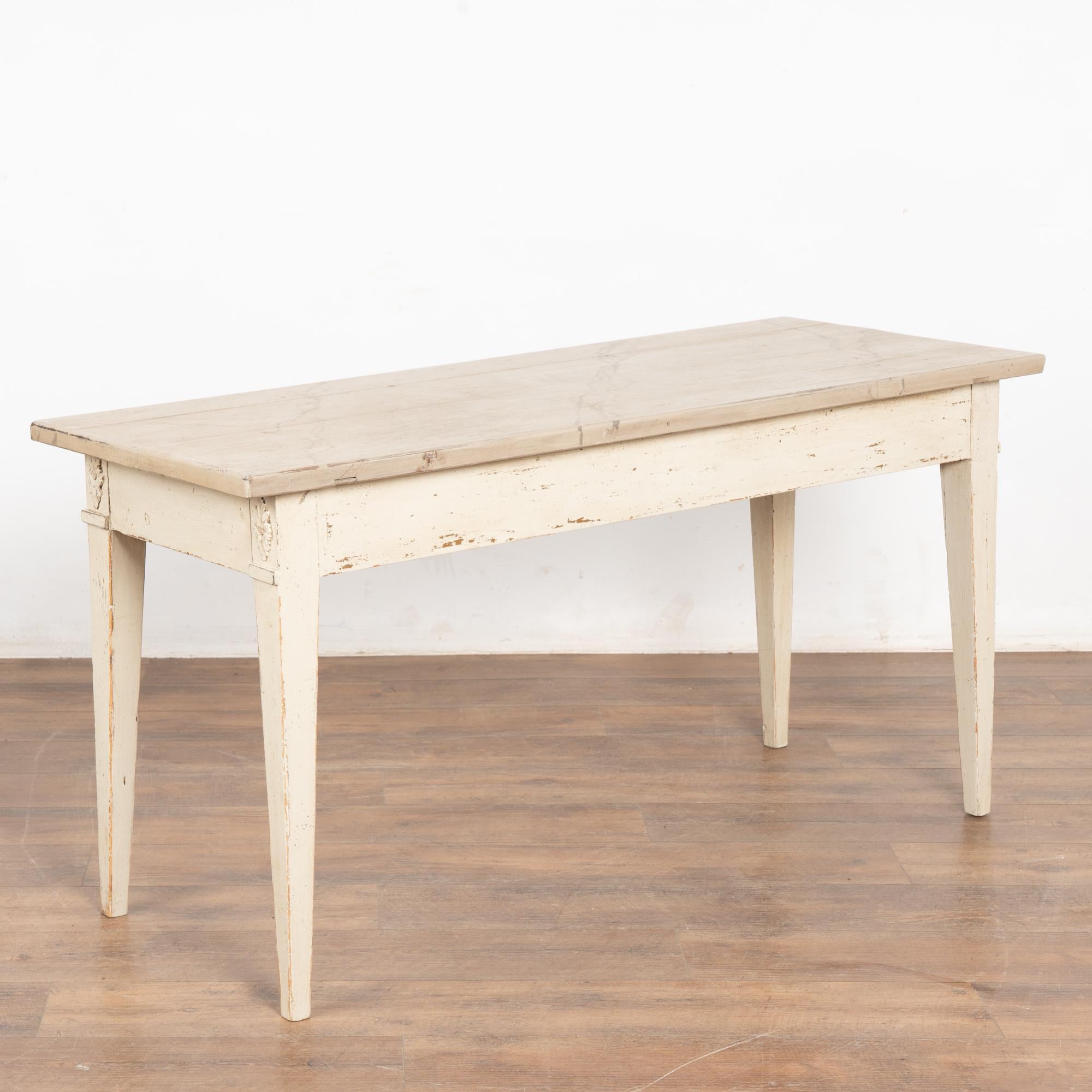 Table console suédoise gustavienne peinte du 19e siècle en vente 3