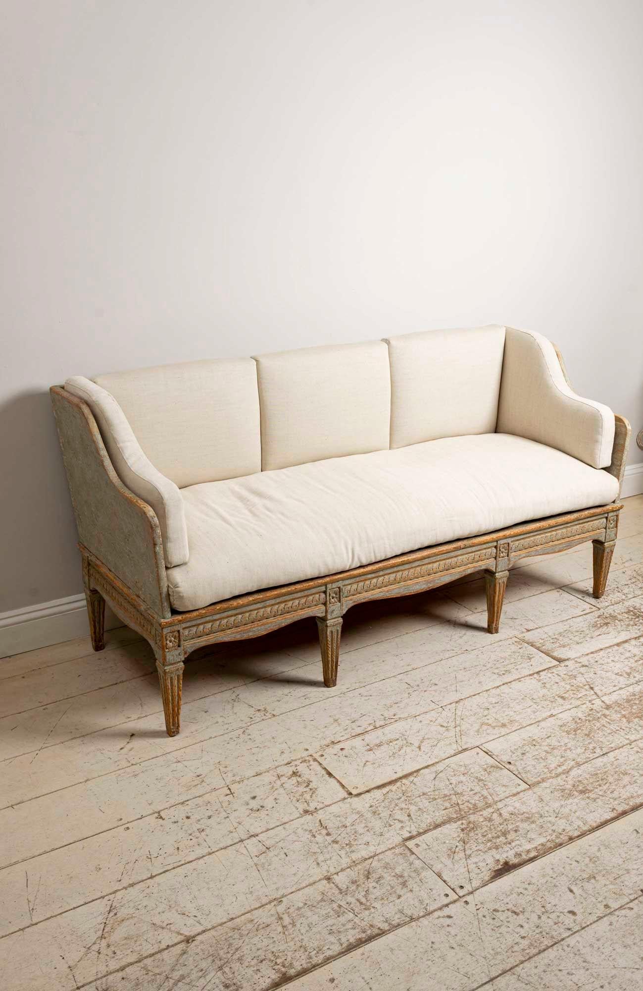 19th Century Swedish Gustavian Painted Gustavian Trag Sofa with Original Paint 1