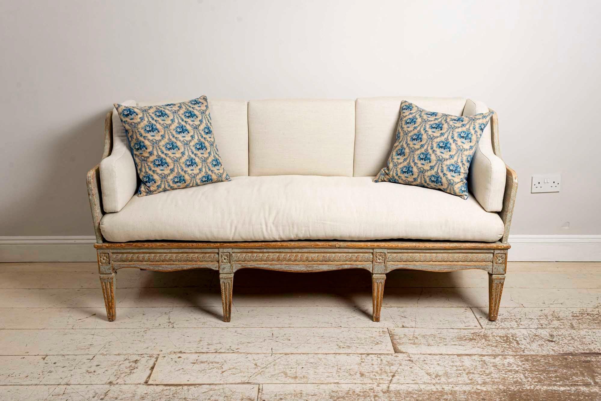 19th Century Swedish Gustavian Painted Gustavian Trag Sofa with Original Paint 3
