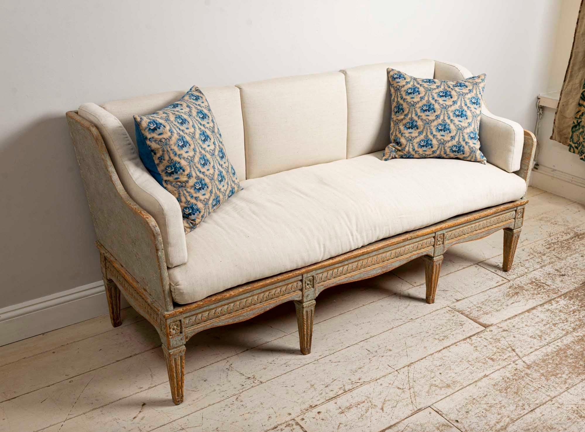 19th Century Swedish Gustavian Painted Gustavian Trag Sofa with Original Paint 4