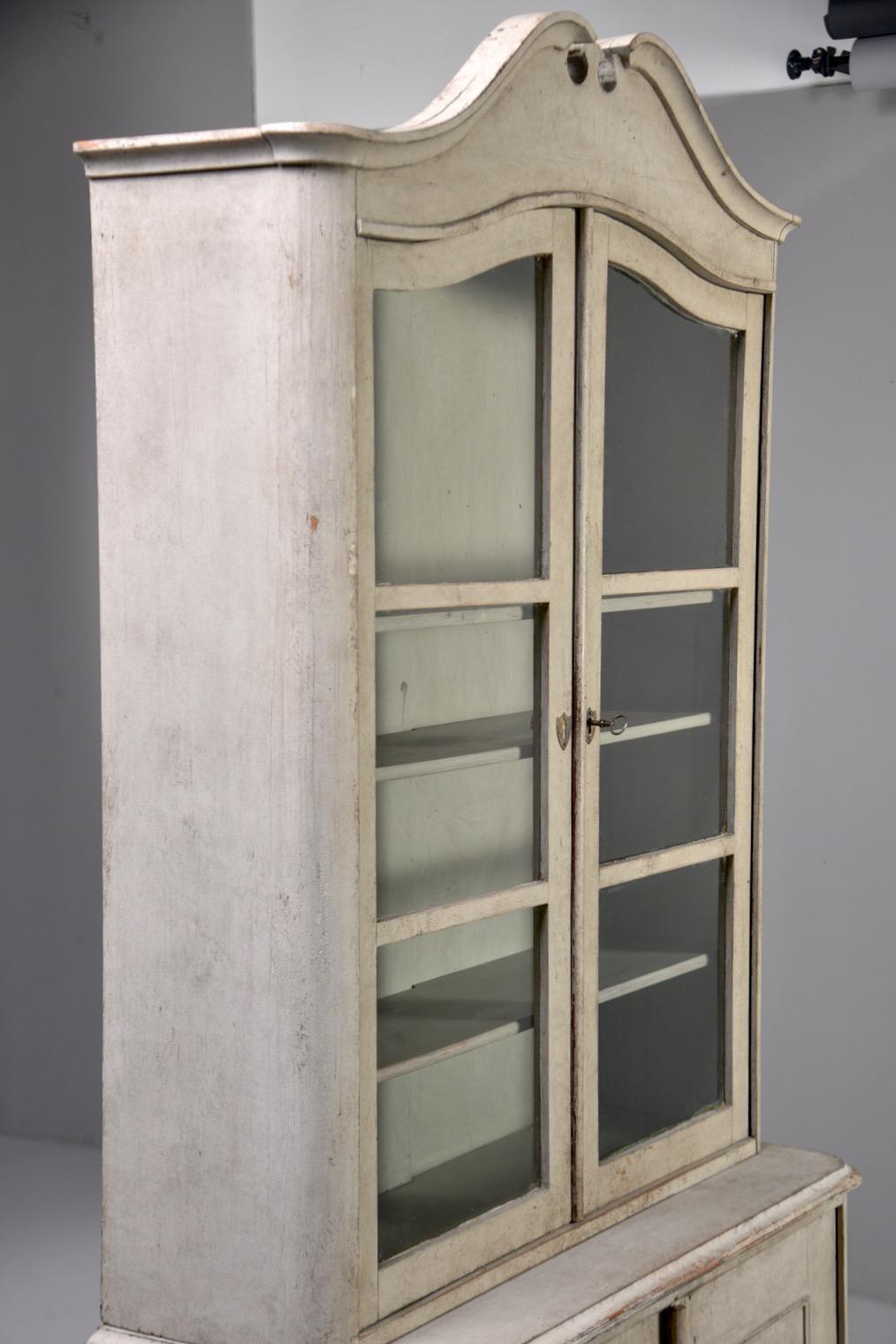 19th Century Swedish Gustavian Painted Pine Cupboard 4