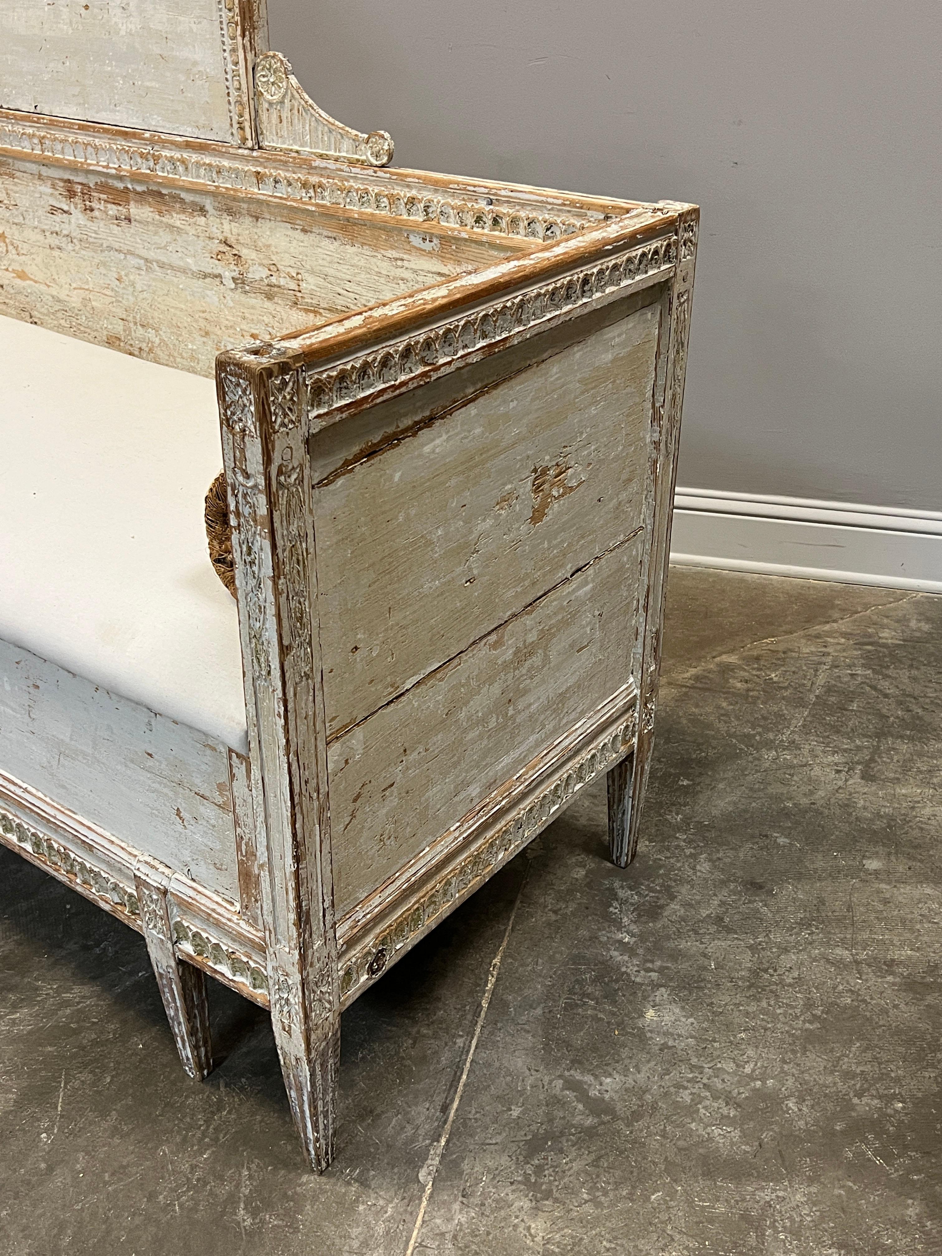 Hand-Painted 19th Century Swedish Gustavian Painted Settee With Trundle For Sale
