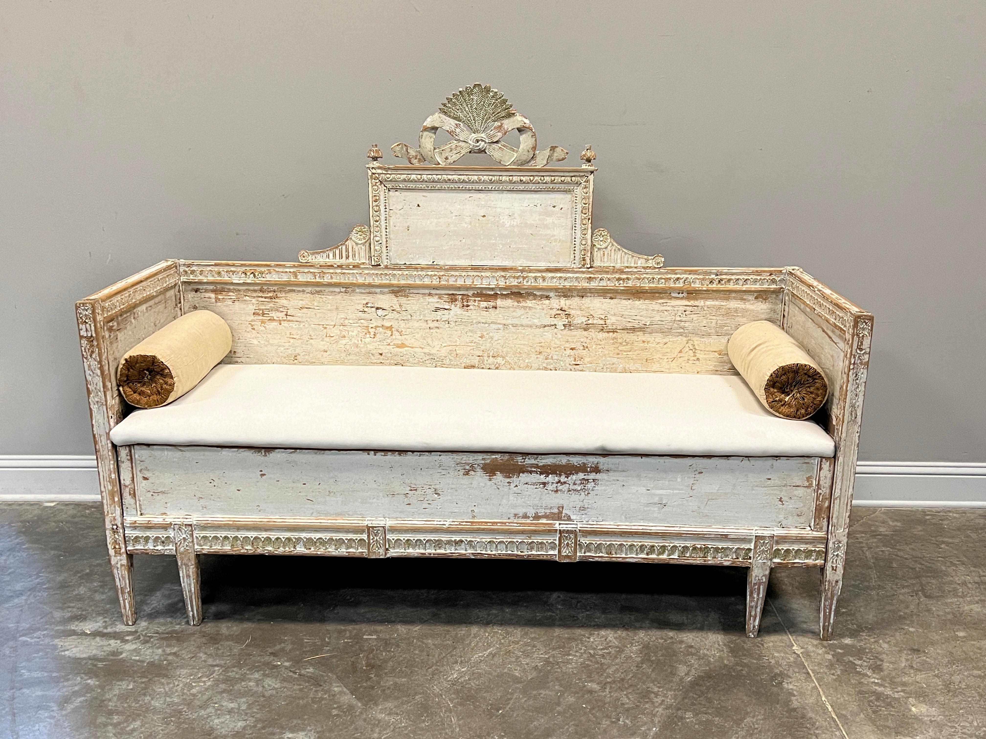 19th Century Swedish Gustavian Painted Settee With Trundle For Sale 3
