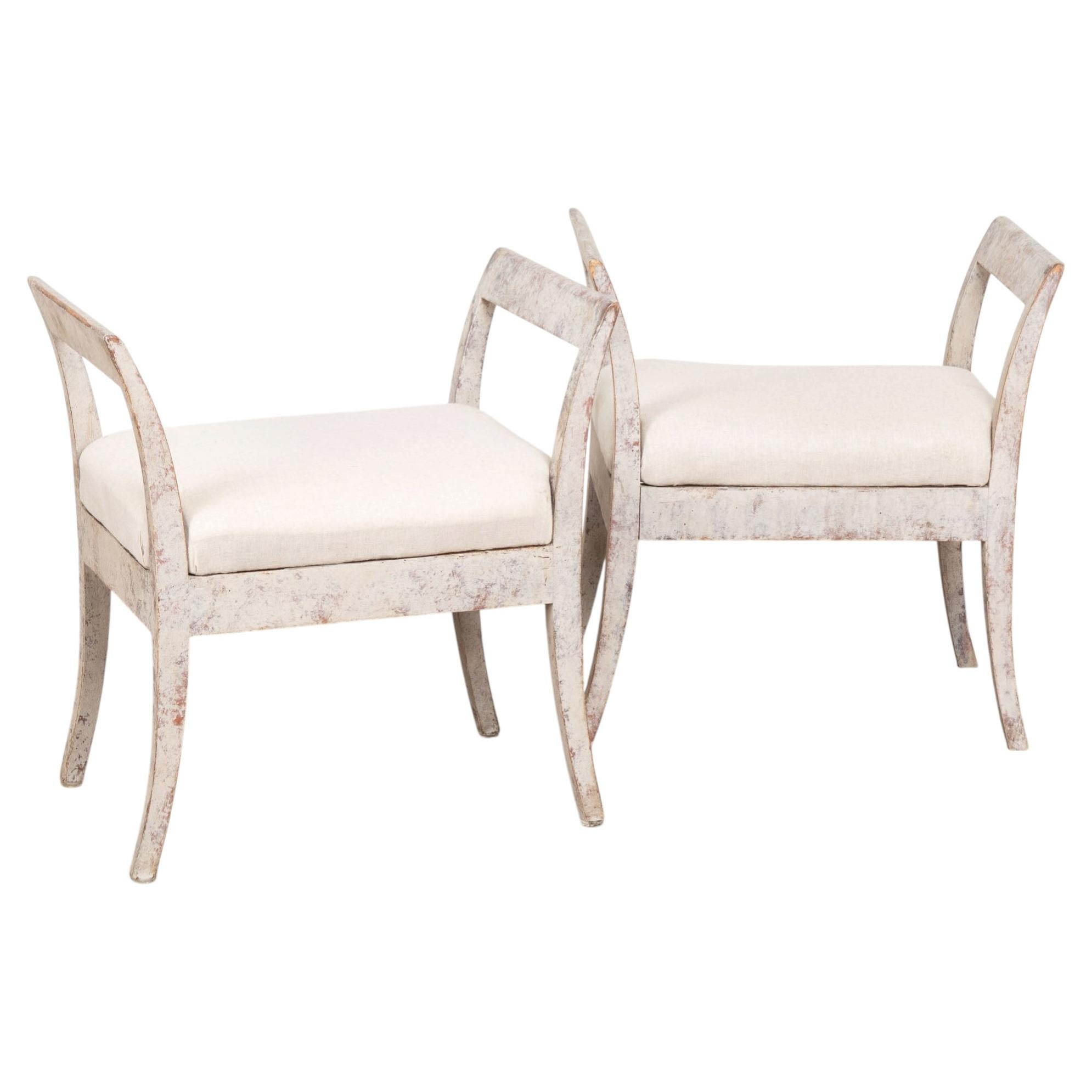 Paire de tabourets gris de style gustavien suédois du XIXe siècle