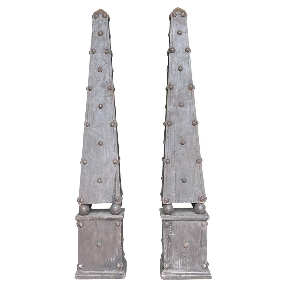 Paire de grands obélisques en pin de style suédois gustavien du 19e siècle - Décoration scandinave