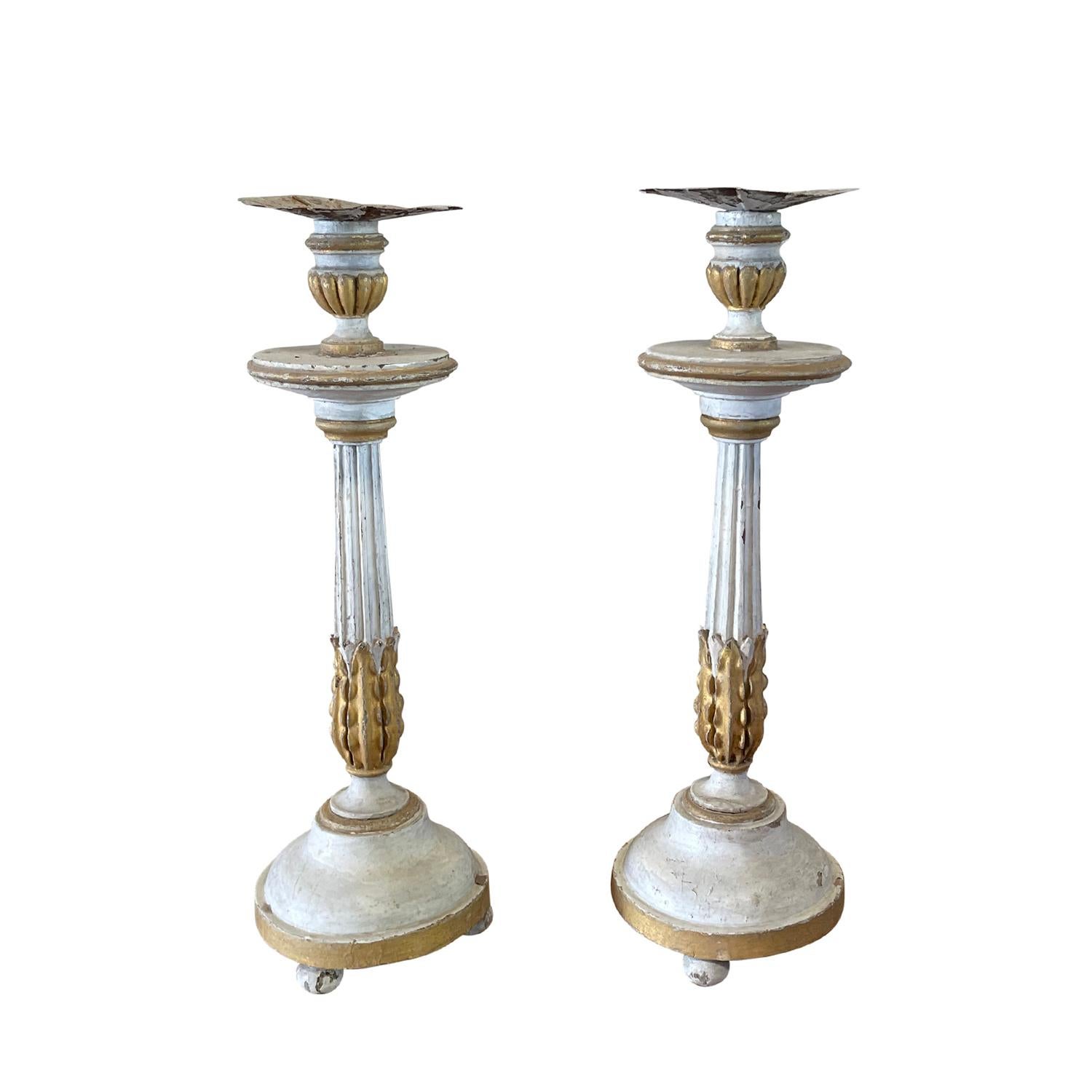 Hand-Carved 19th Century Swedish Gustavian Pair of Pinewood Candle Holders - Antique Sticks For Sale