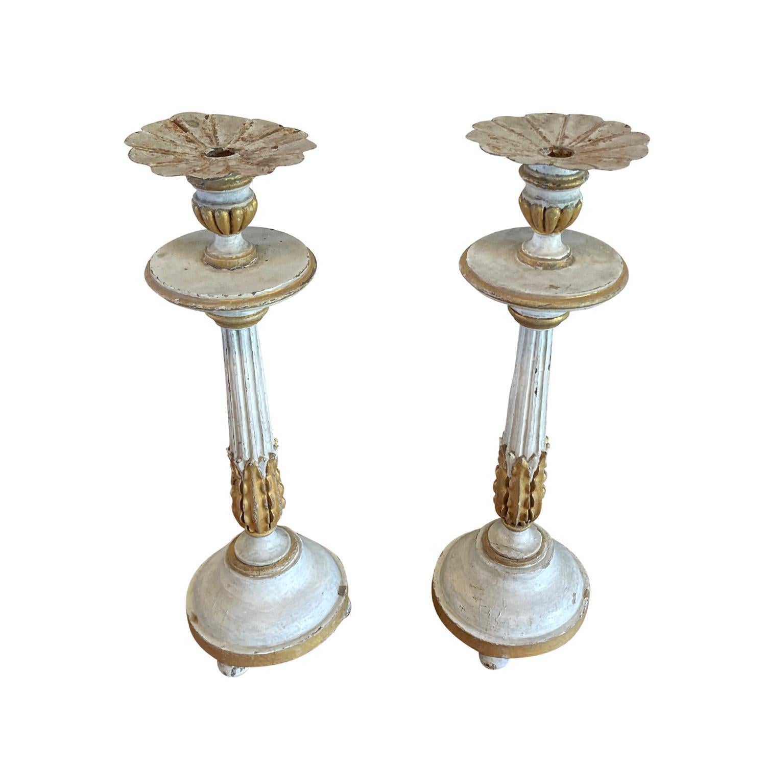 19th Century Swedish Gustavian Pair of Pinewood Candle Holders - Antique Sticks For Sale 1