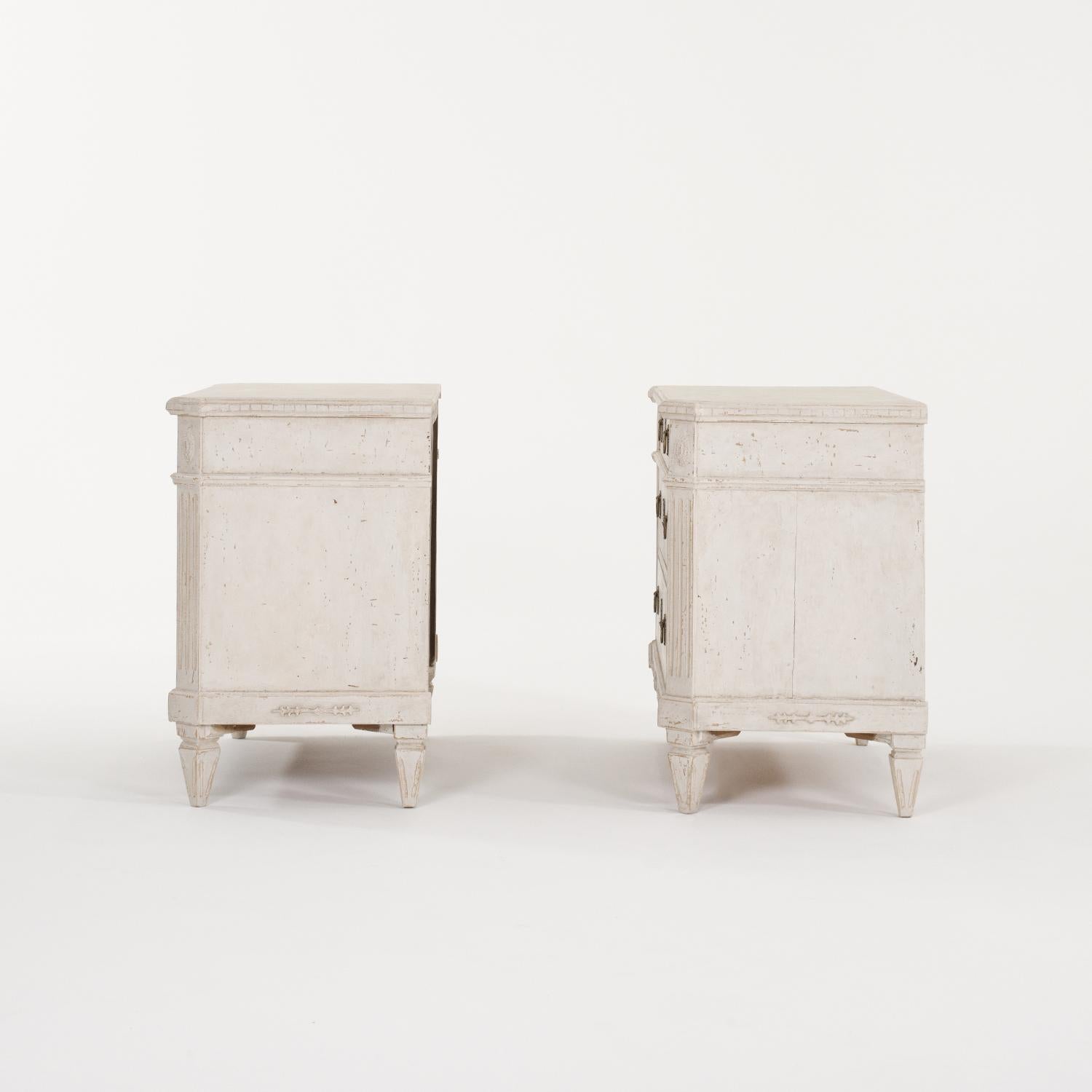 19th Century Swedish Gustavian Pair of Pinewood Chests - Antique Commodes In Good Condition For Sale In West Palm Beach, FL