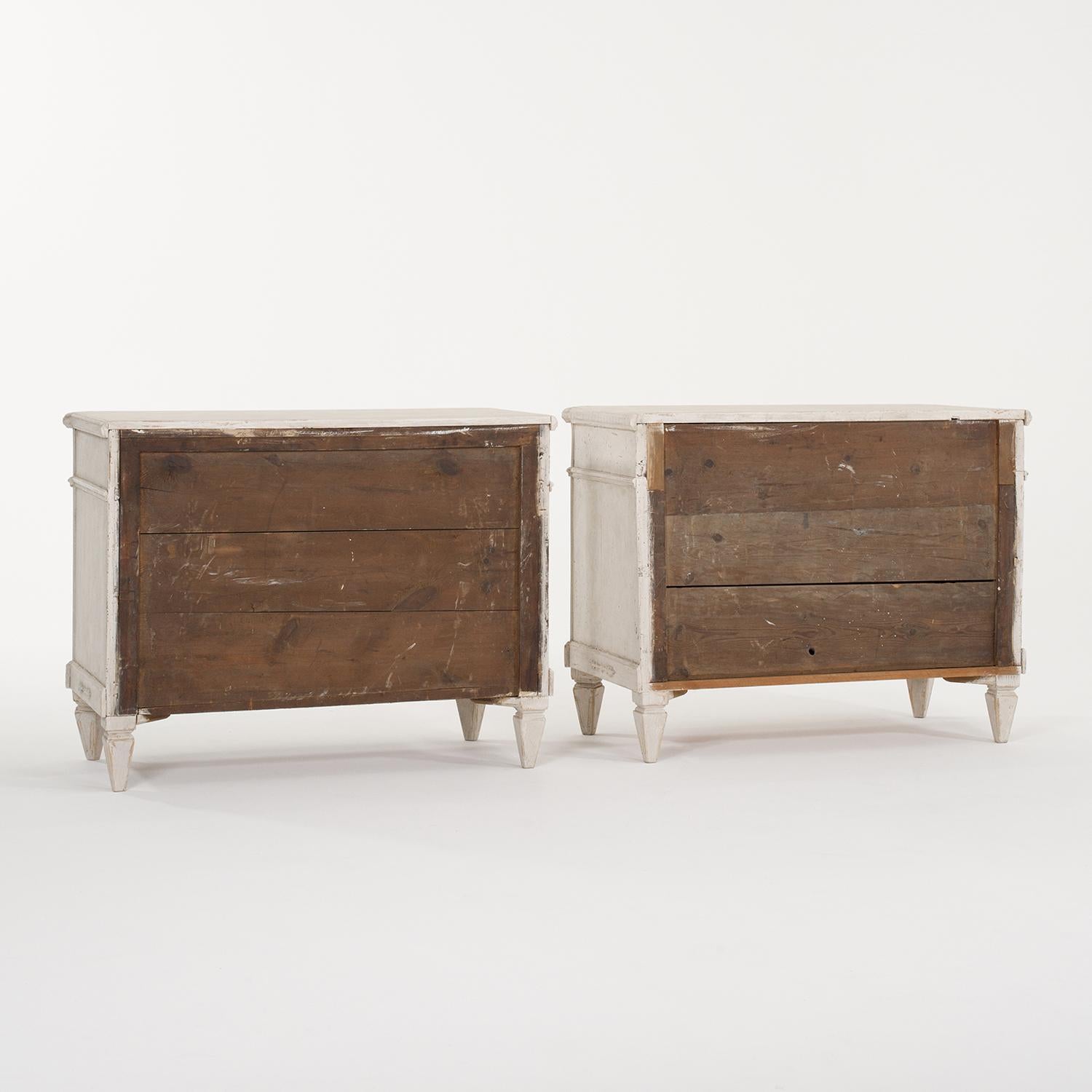 19th Century Swedish Gustavian Pair of Pinewood Chests - Antique Commodes For Sale 1
