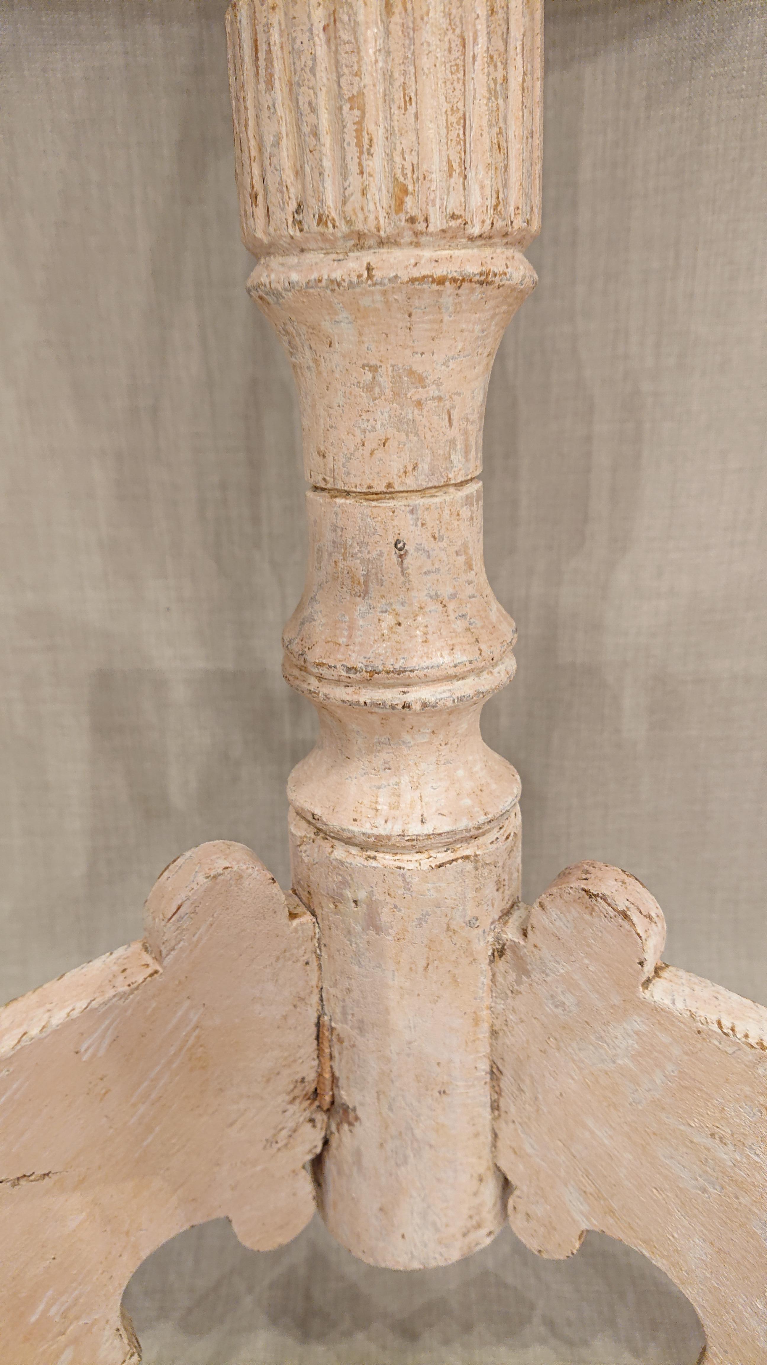 19th Century Swedish Gustavian Pedestal table with original paint For Sale 7