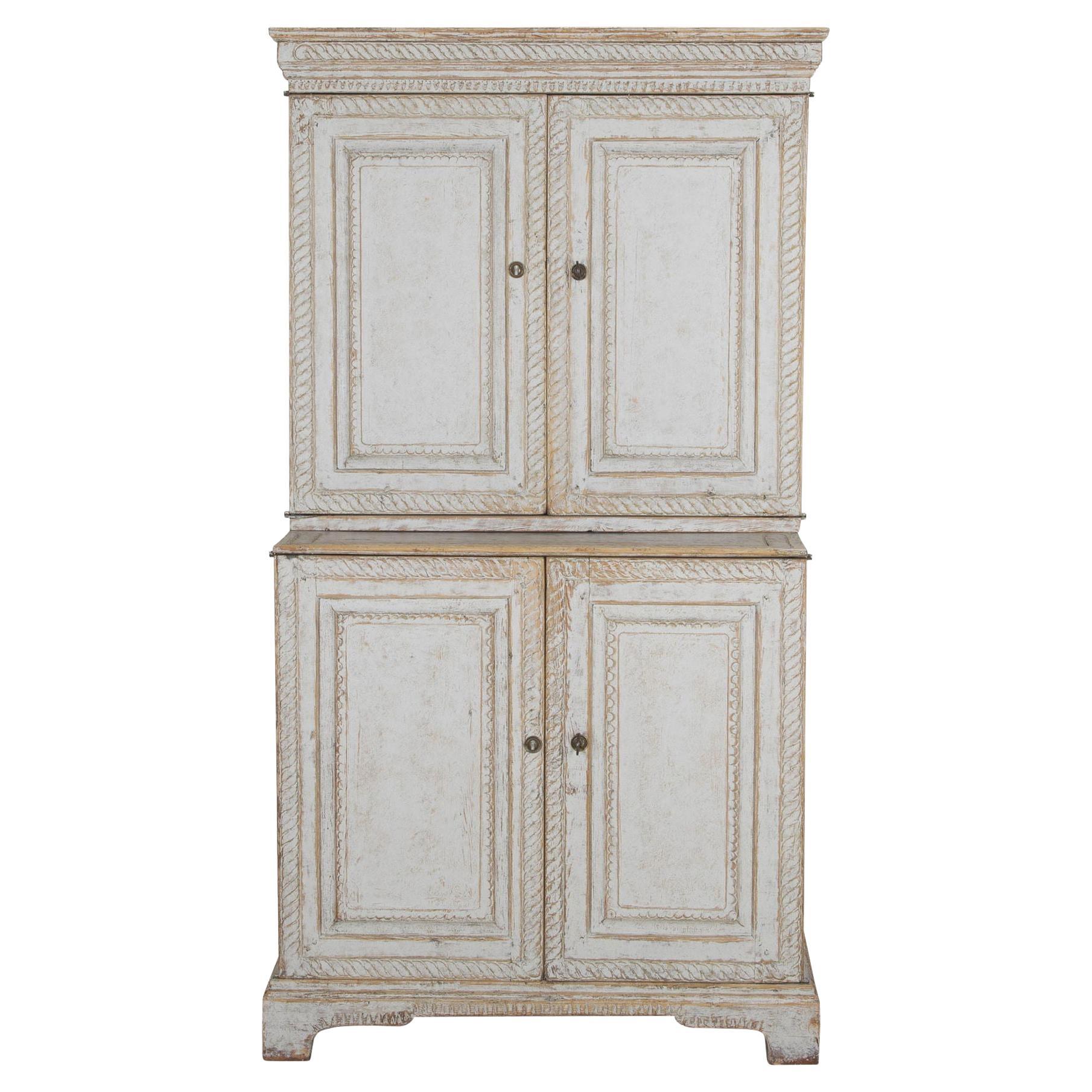 Armadio provinciale svedese del XIX secolo del periodo gustaviano