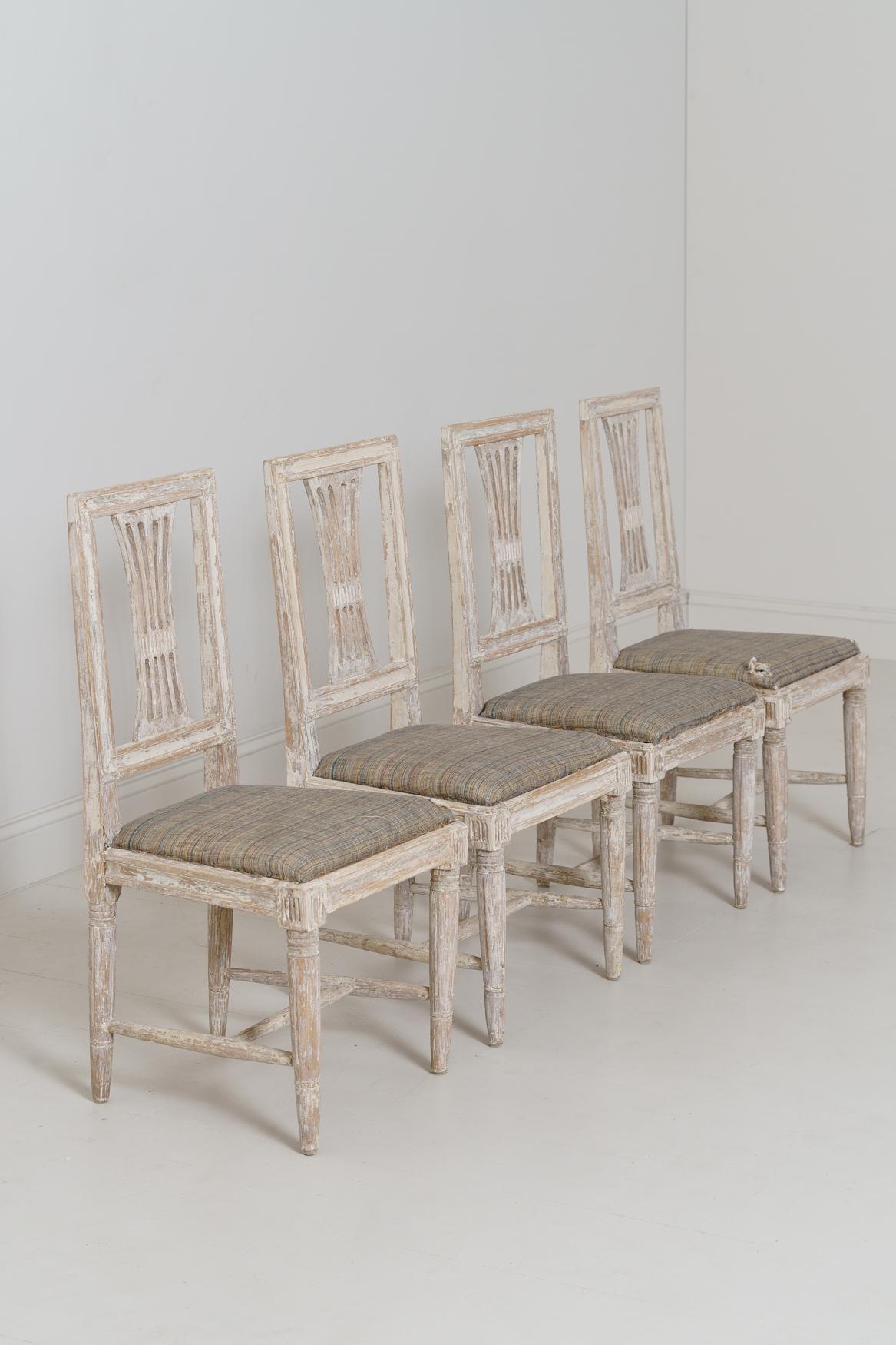 19th Century Swedish Gustavian Period Set of Four Chairs in Original Paint 1