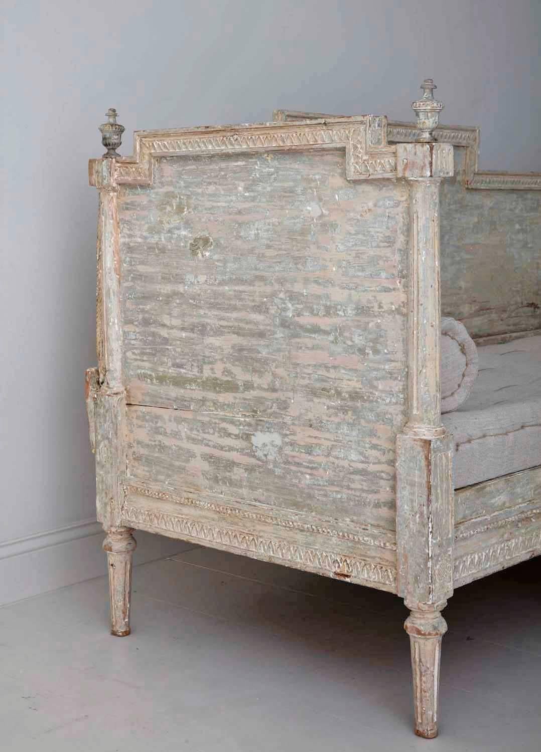 19th Century Swedish Gustavian Period Sofa Bench in Original Paint 4