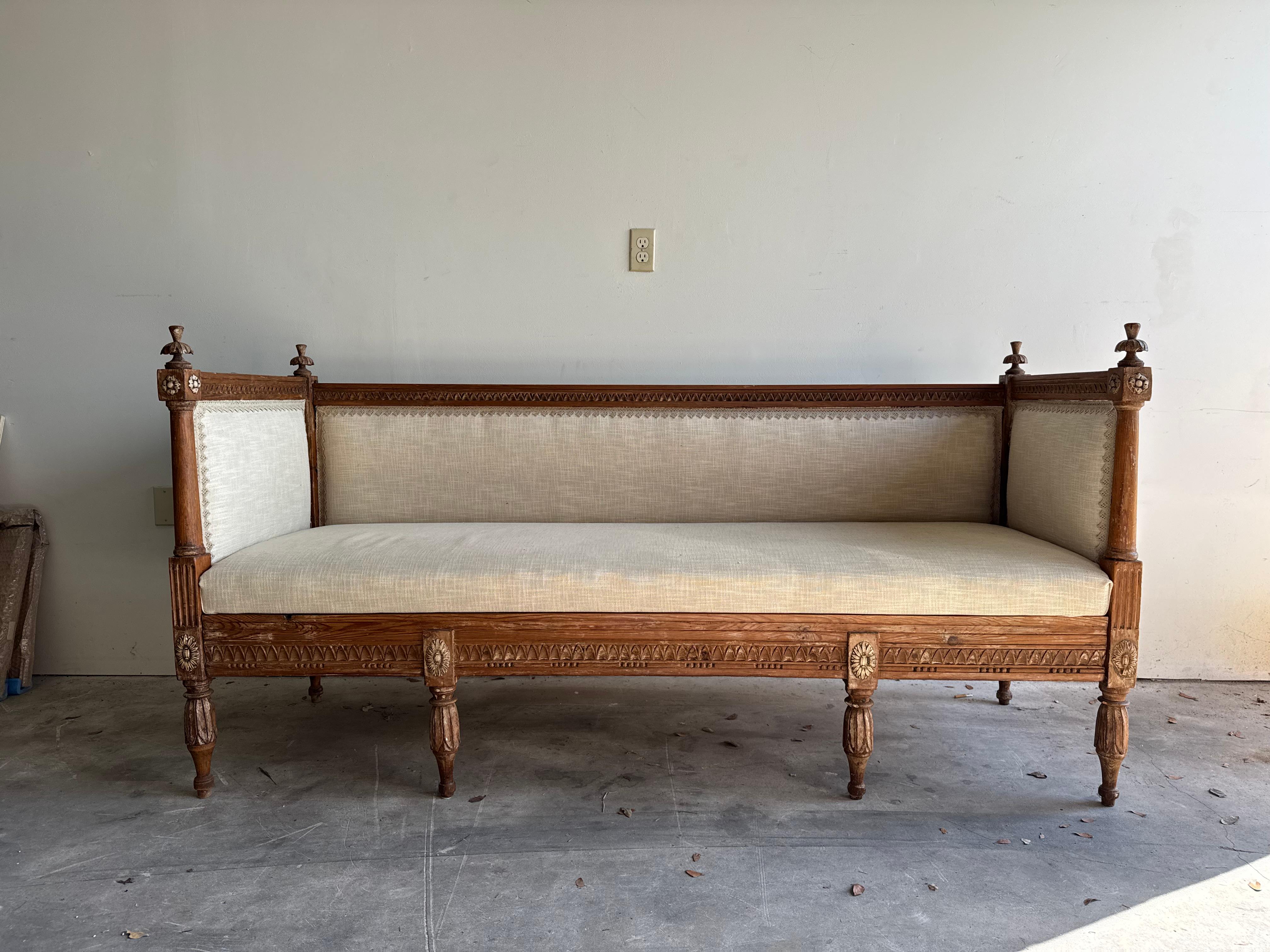 19th Century Swedish Gustavian Pine Daybed - Antique Scandinavian Sofa Bench Gustaviano en venta