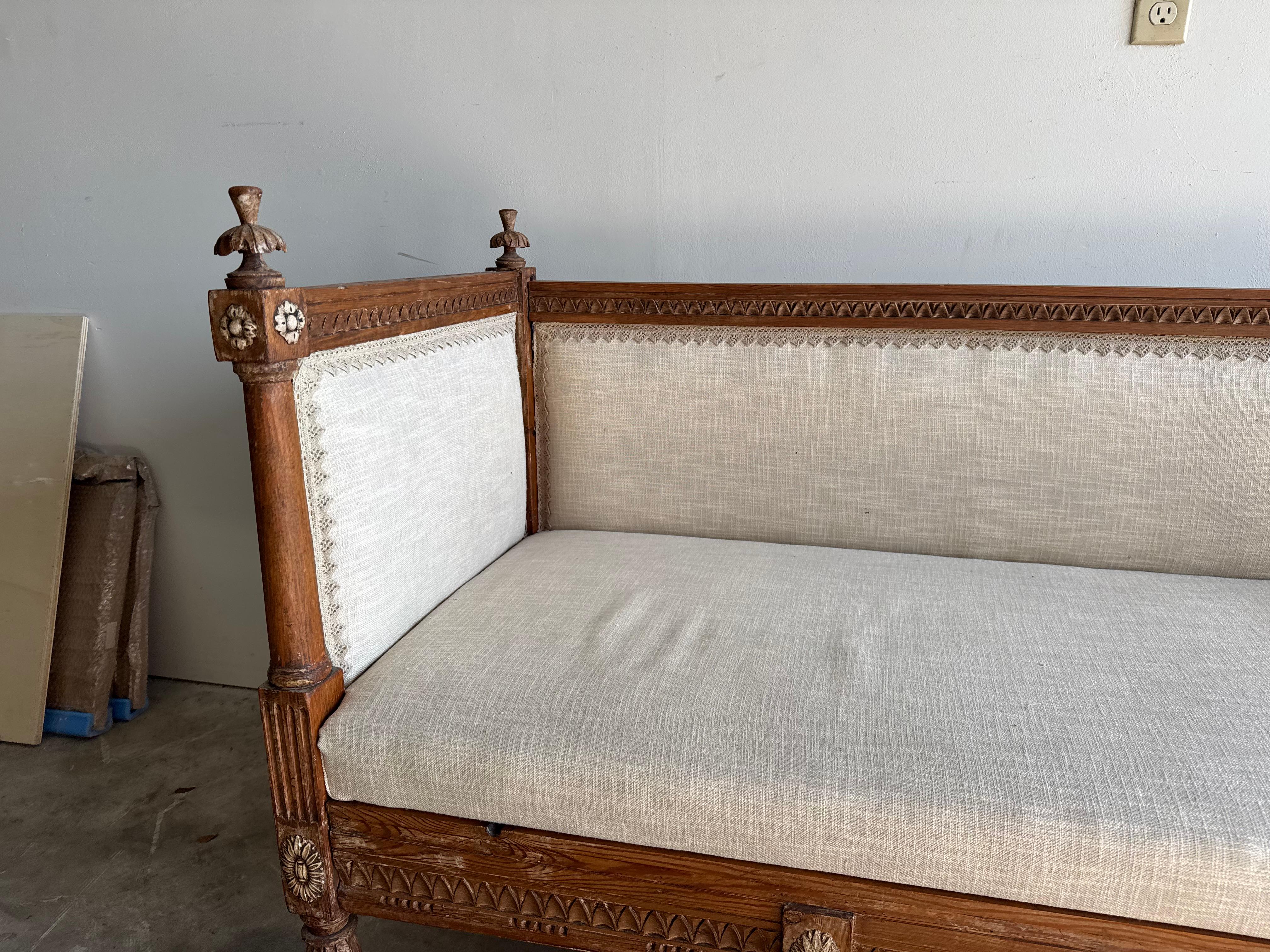 19th Century Swedish Gustavian Pine Daybed - Antique Scandinavian Sofa Bench Sueco en venta