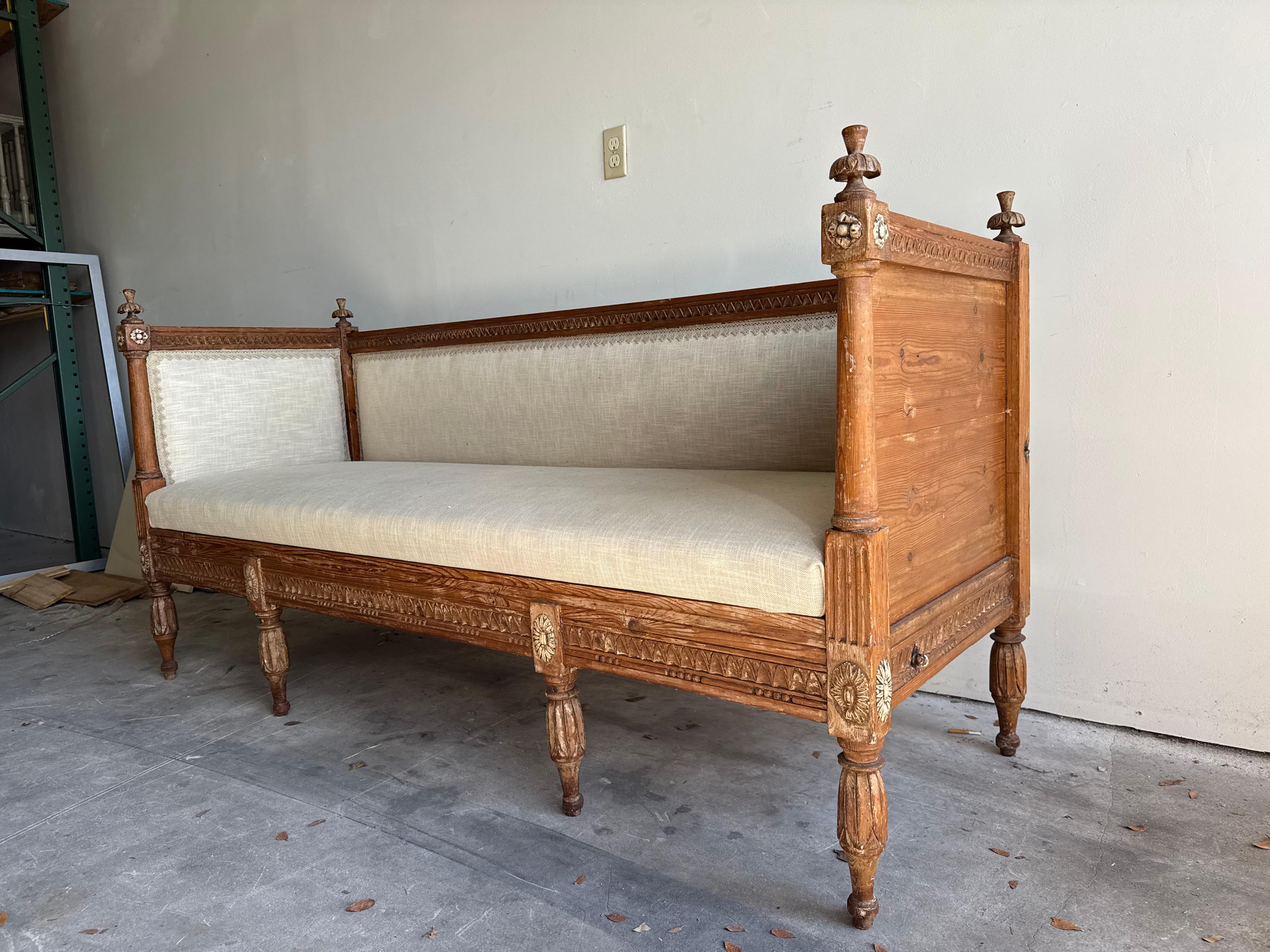 19th Century Swedish Gustavian Pine Daybed - Antique Scandinavian Sofa Bench en venta 1