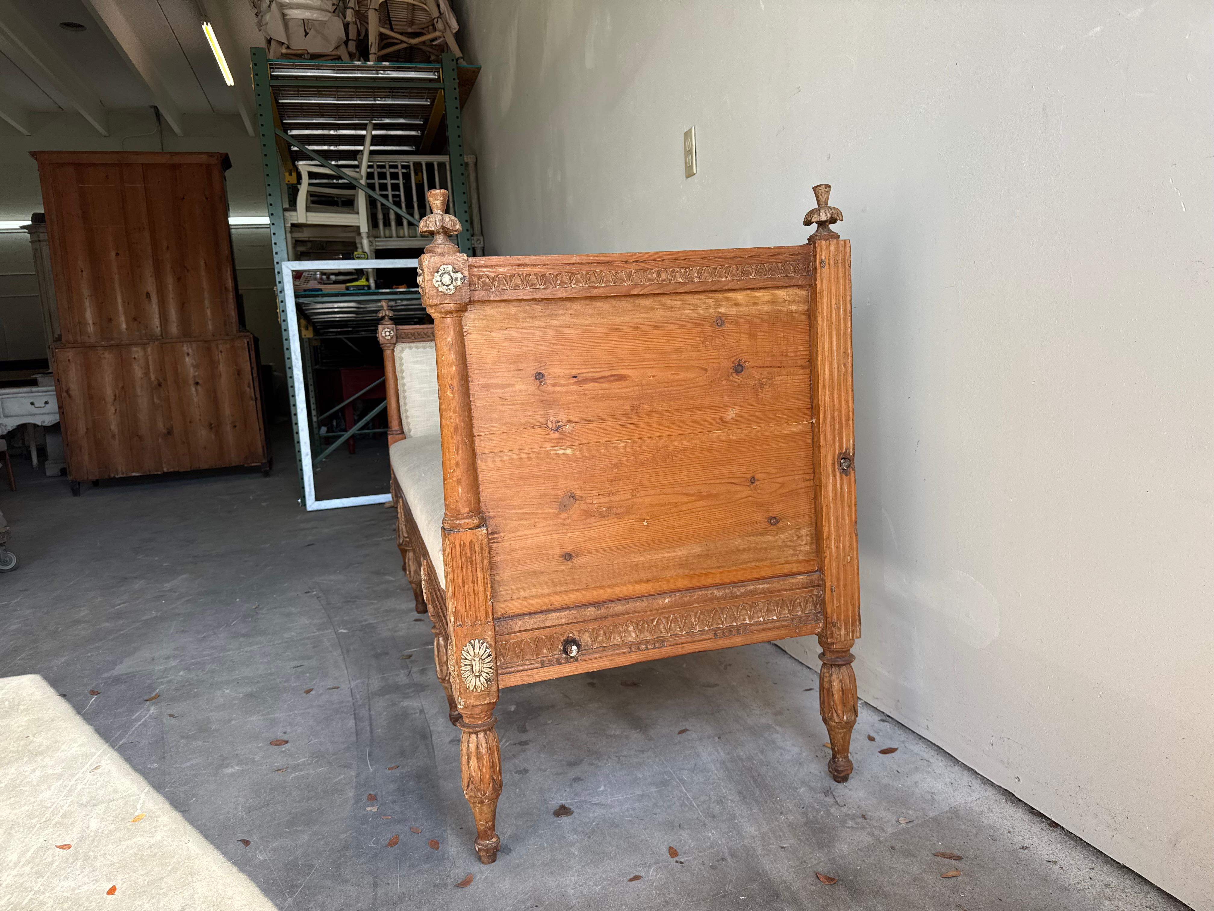 19th Century Swedish Gustavian Pine Daybed - Antique Scandinavian Sofa Bench en venta 2