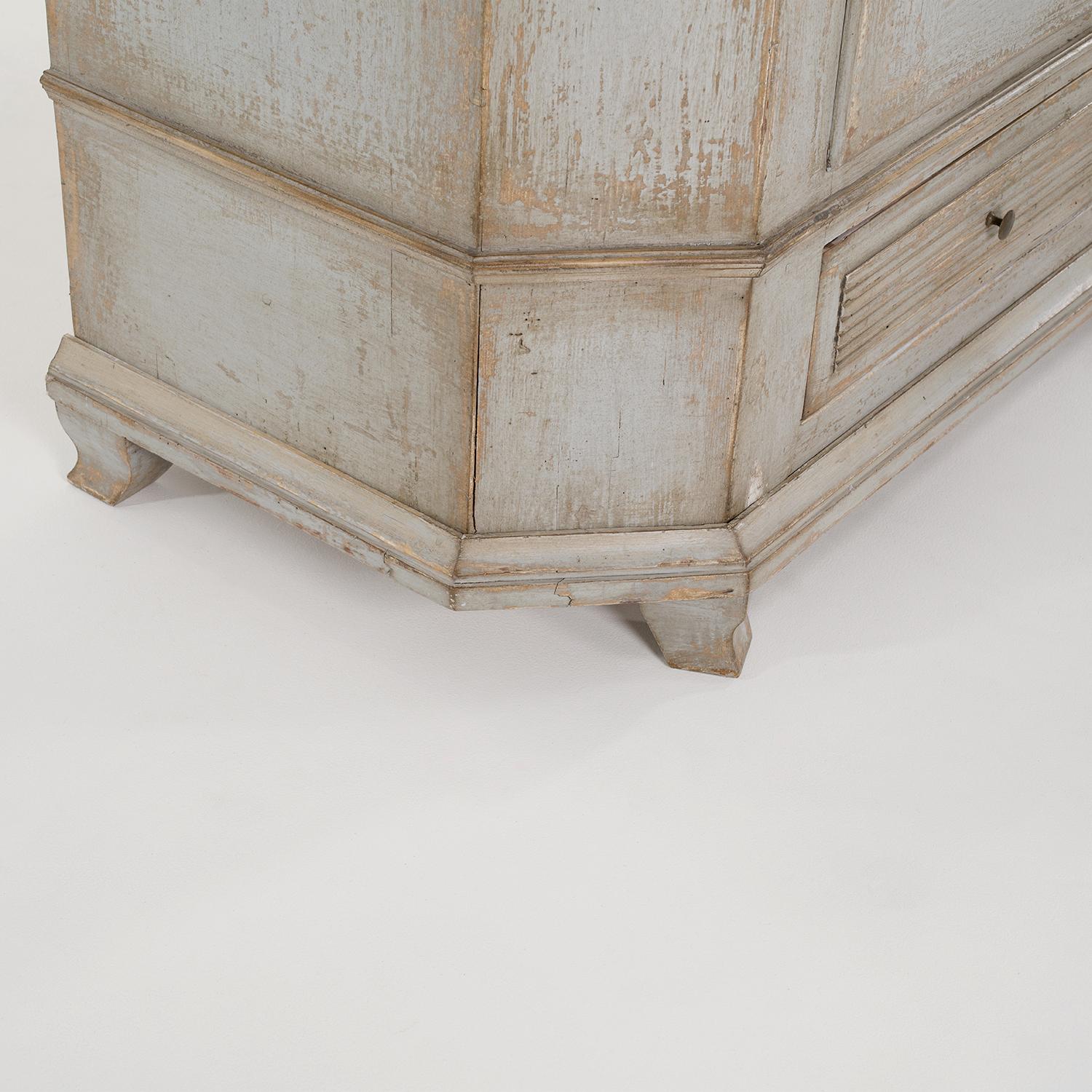 19th Century Swedish Gustavian Pinewood Armoire - Antique Scandinavian Cabinet For Sale 1