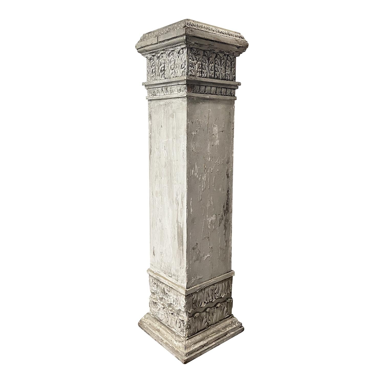 A single, antique Swedish Gustavian column made of hand crafted painted Pinewood in good condition. The Scandinavian pedestal, podium is enhanced by detailed wood carvings. Minor losses, scratches due to age. Wear consistent with age and use. Circa