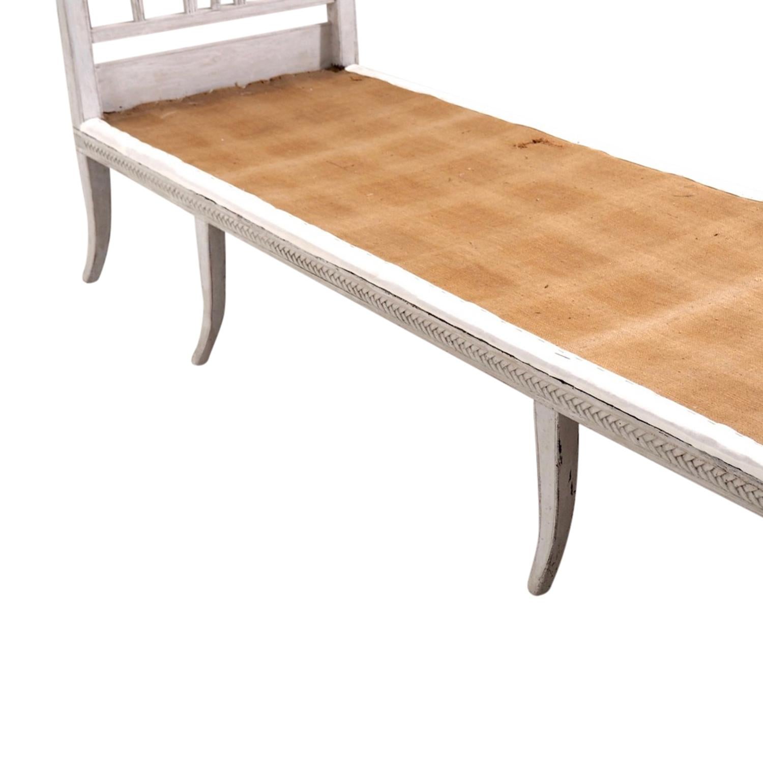 19th Century Swedish Gustavian Pinewood Daybed - Antique Freestanding Sofa Bench In Good Condition For Sale In West Palm Beach, FL