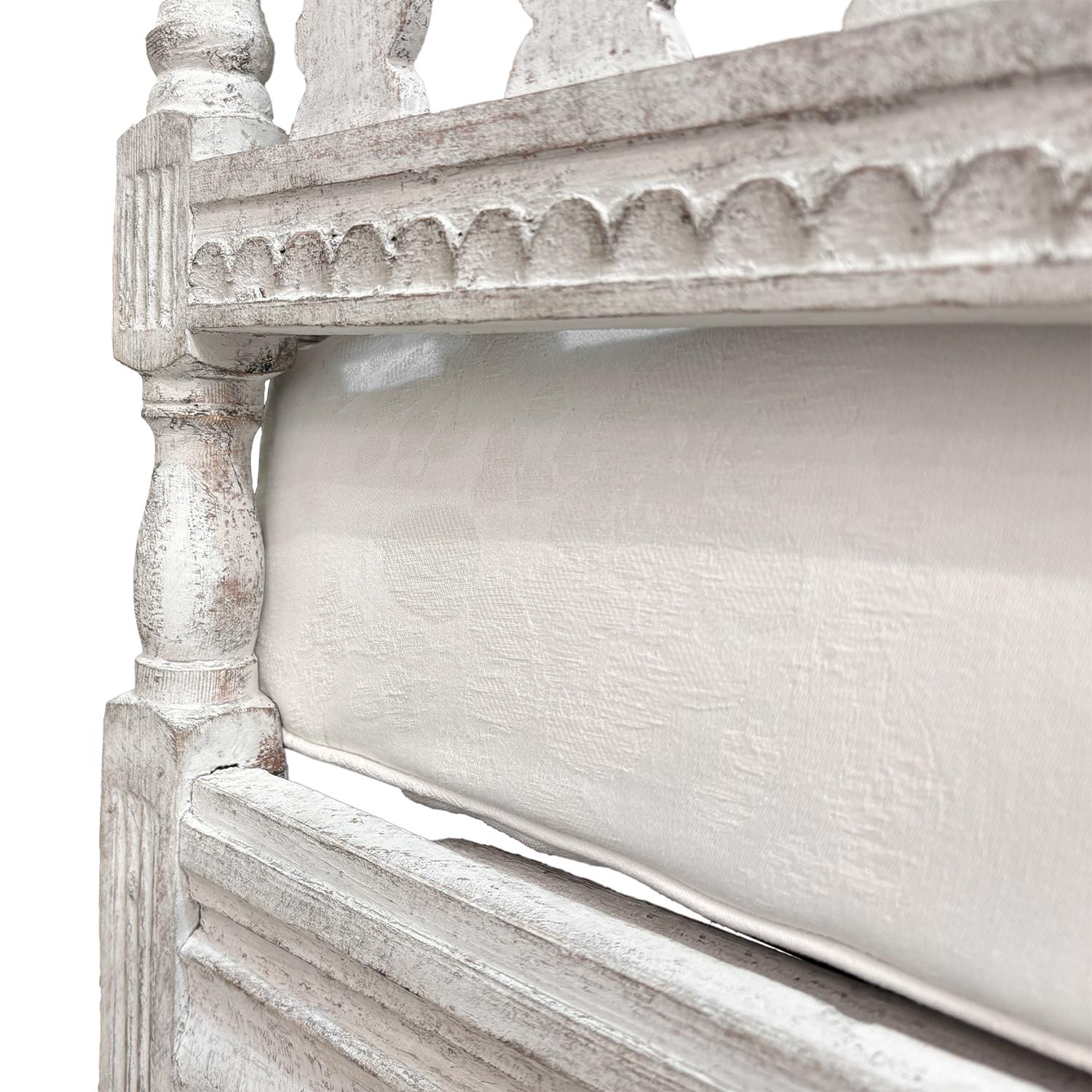 19th Century Swedish Gustavian Pinewood Daybed - Antique Scandinavian Sofa Bench For Sale 3