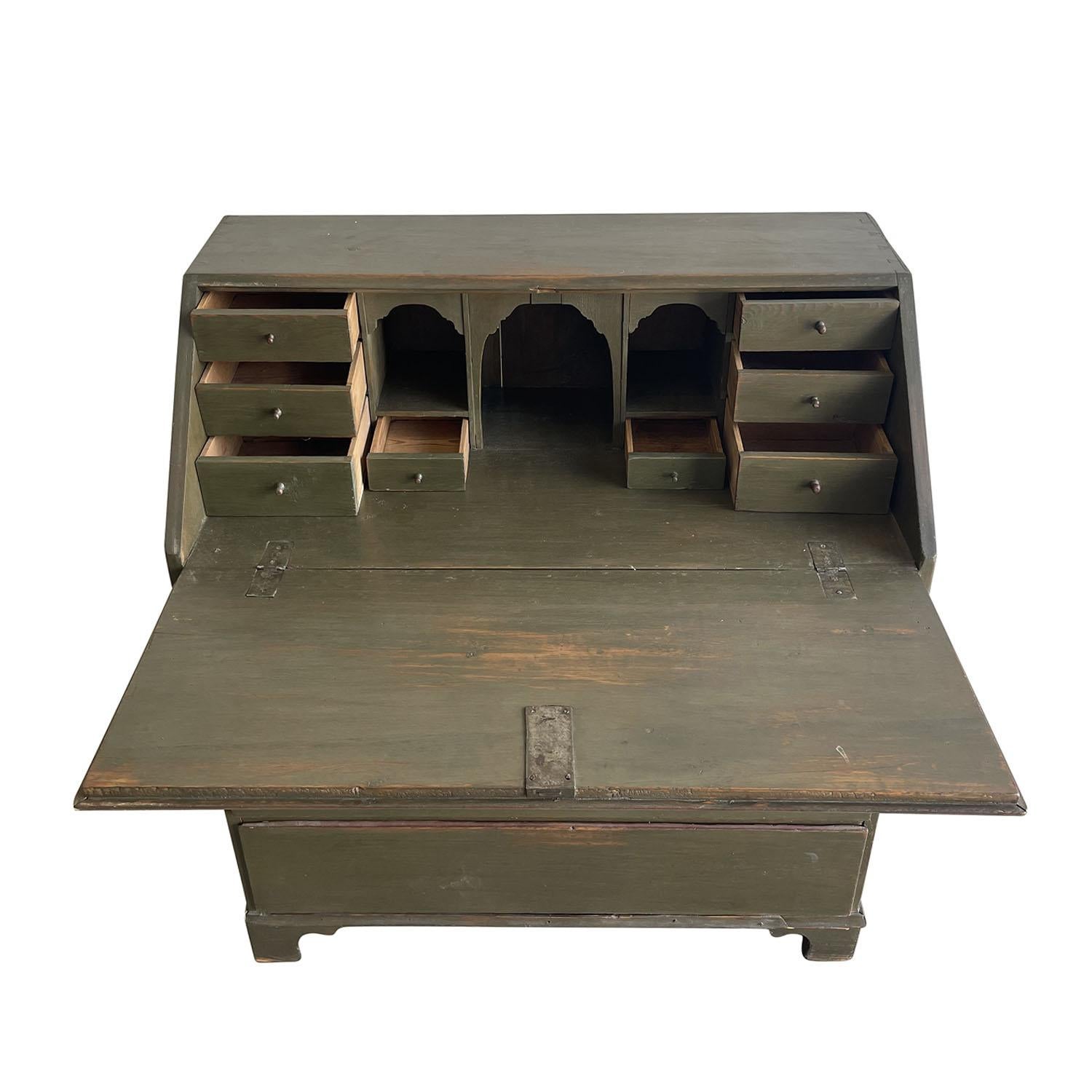 Secretario de madera de pino Gustaviano Sueco del Siglo XIX - Escritorio Escandinavo Antiguo Metal en venta