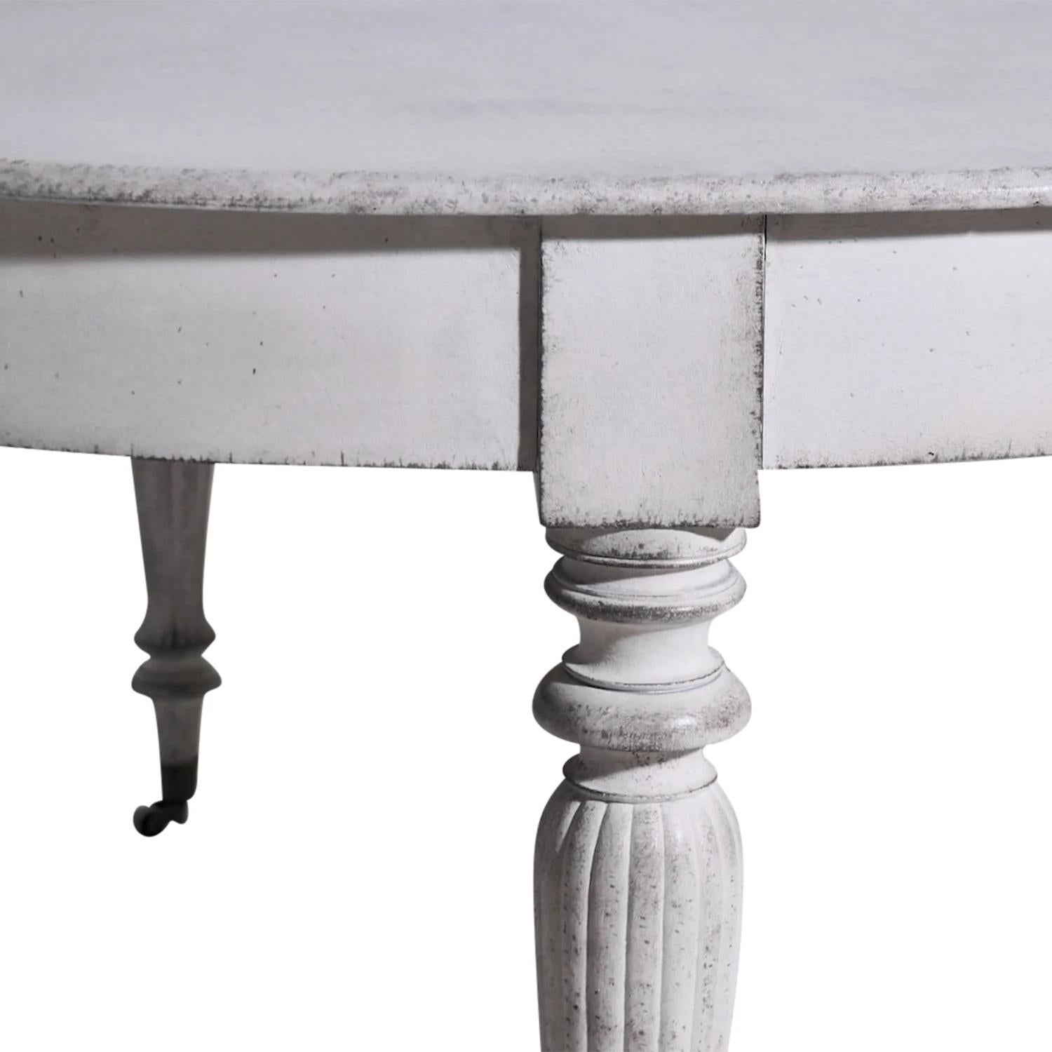 19th Century Swedish Gustavian, Scandinavian Pinewood Extendable Dining Table In Good Condition In West Palm Beach, FL